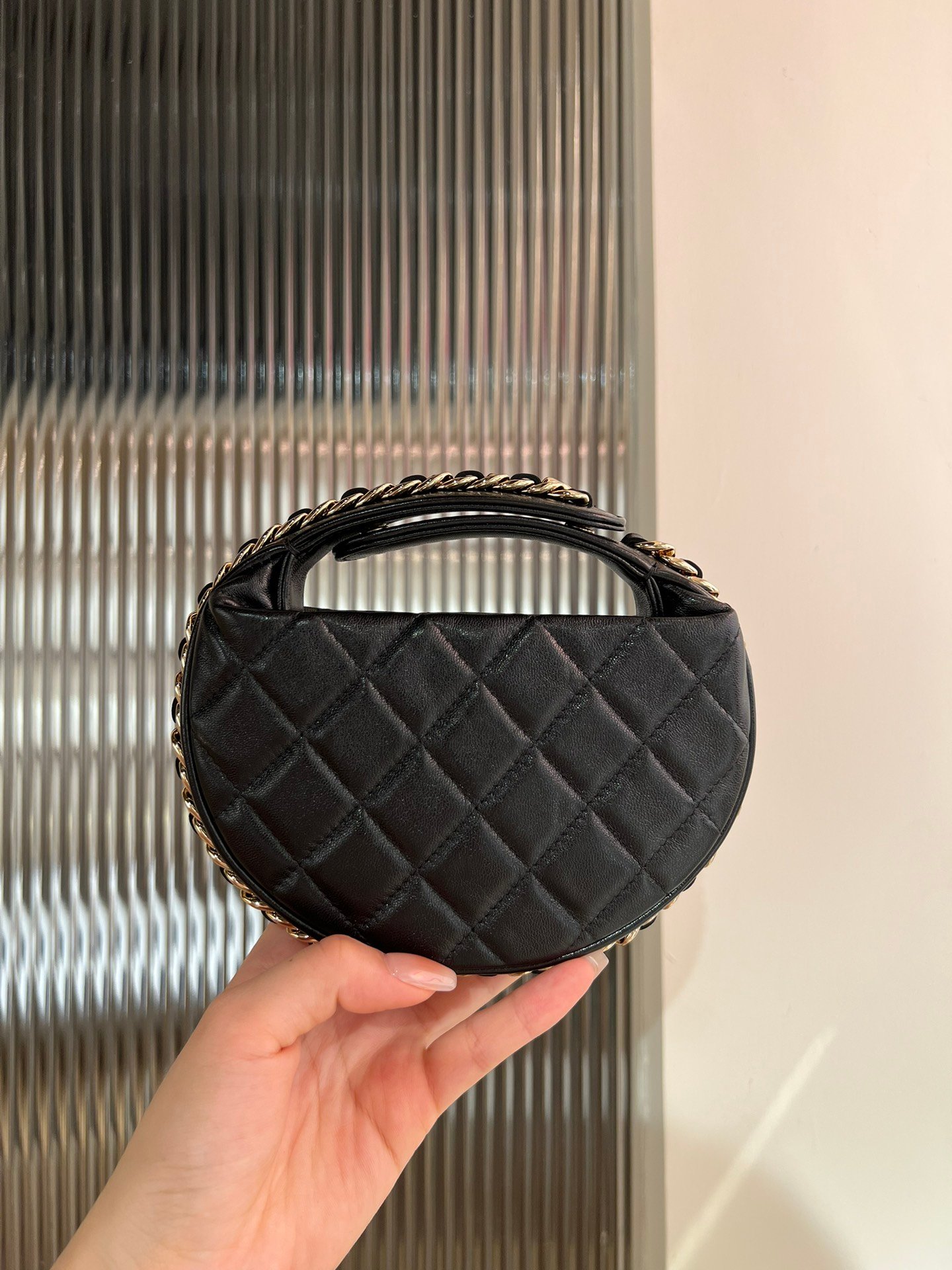 Chanel 2023 Mini Chain Around Pouch L121801 - Image 4