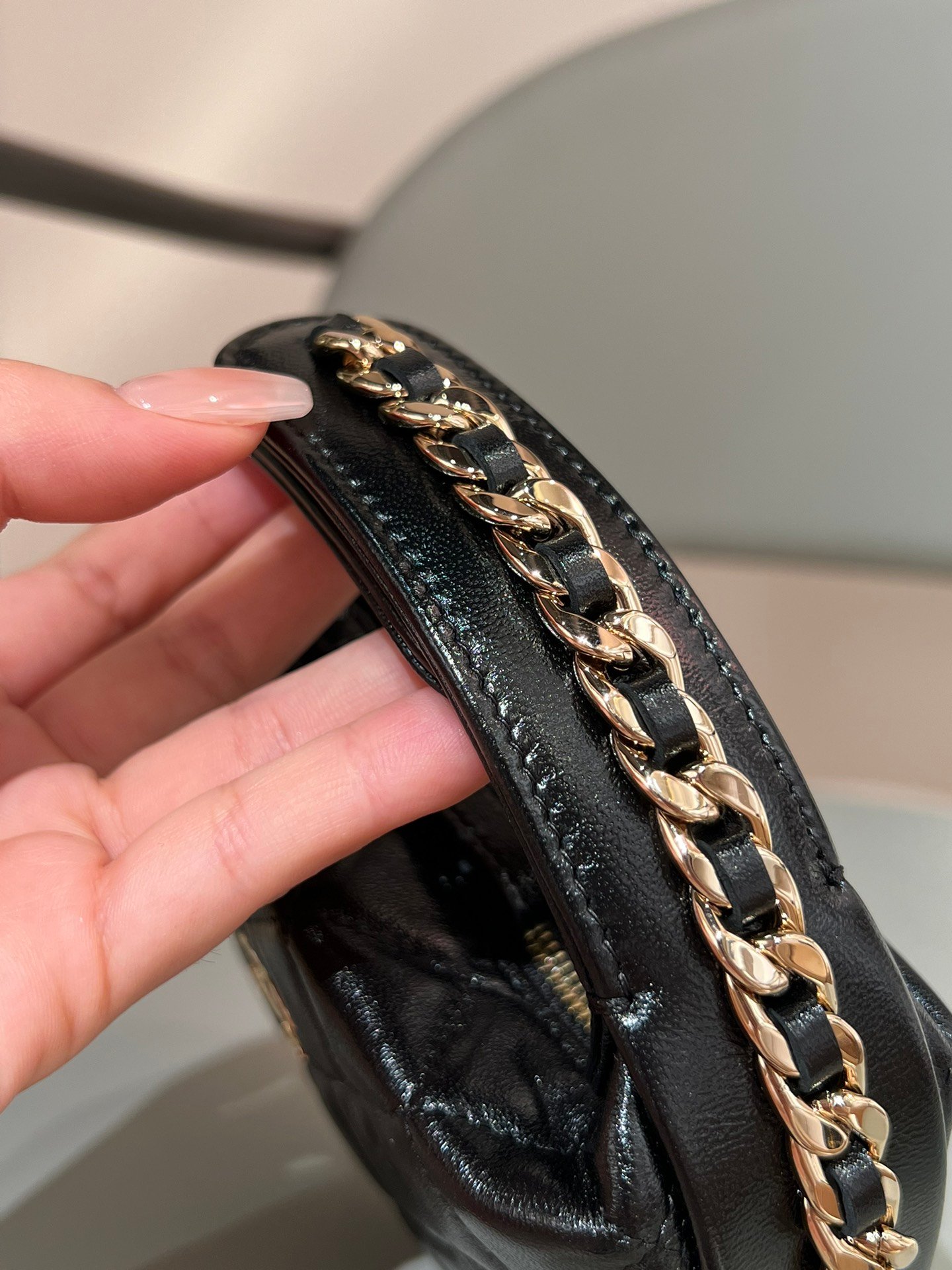 Chanel 2023 Mini Chain Around Pouch L121801 - Image 3