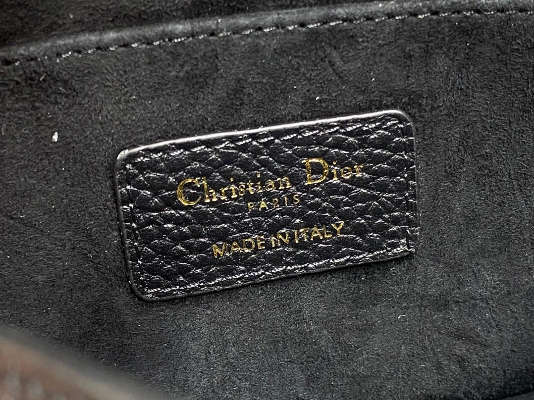 Dior Medium Dior Bobby Bag L121807 - Image 10