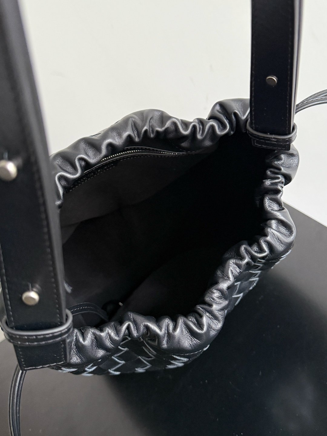 BV Woven Leather Bag L122203 - Image 6