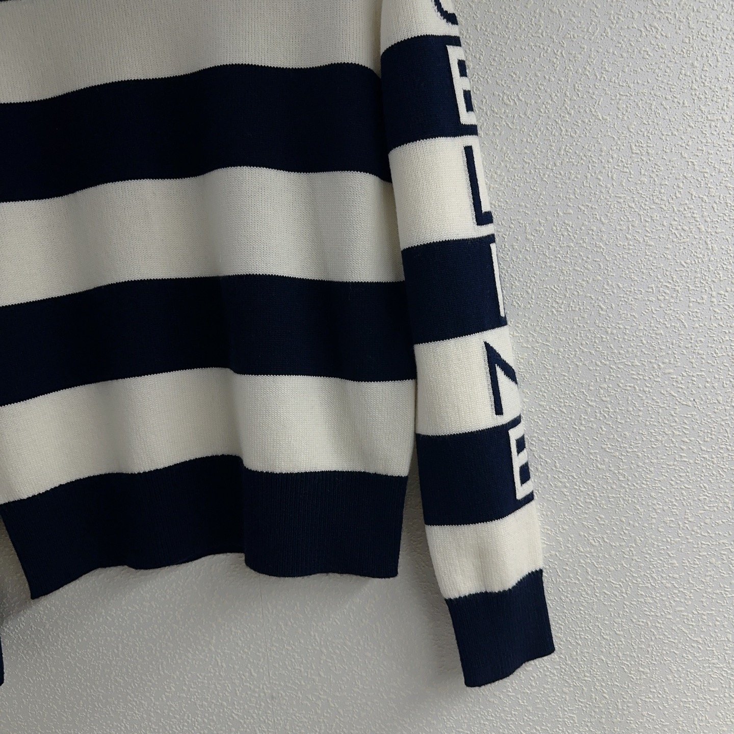 Céline sleeve lettered jacquard pullover knit sweater D122202 - Image 5