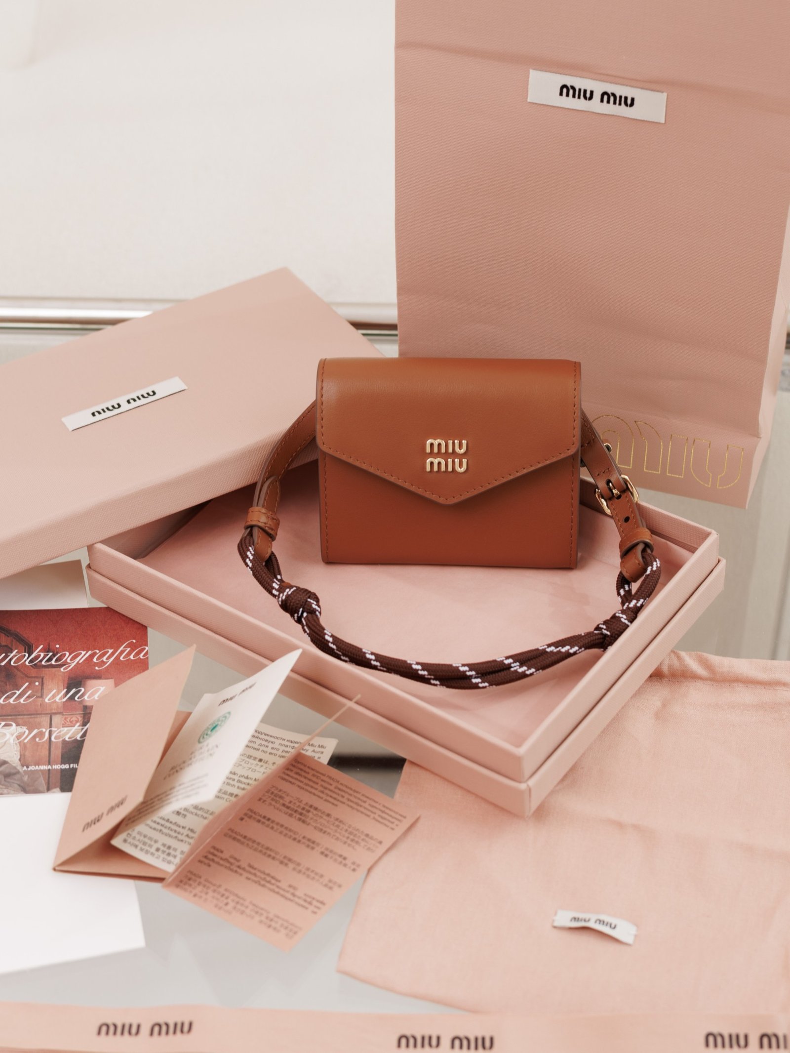 Miu Miu Leather Shoulder Wallet L122206 - Image 2