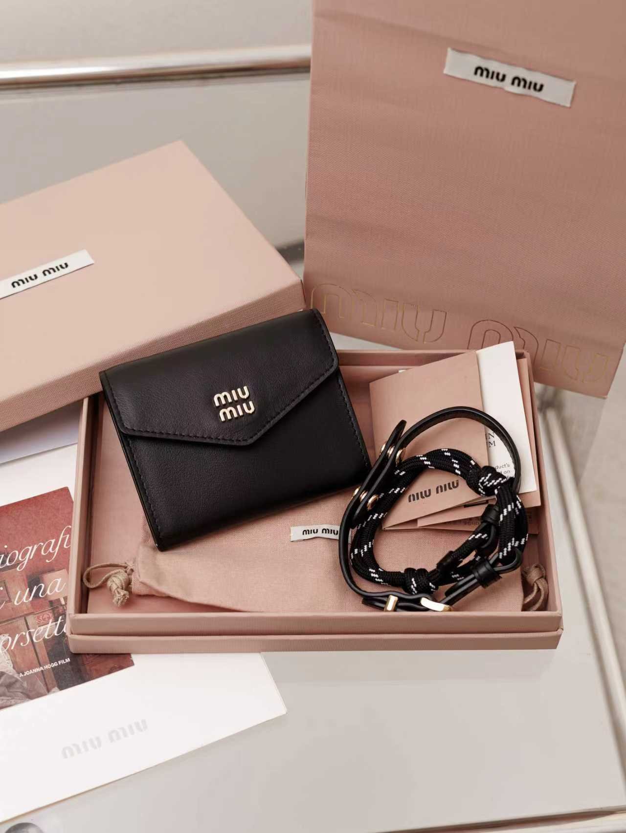 Miu Miu Leather Shoulder Wallet L122206 - Image 12