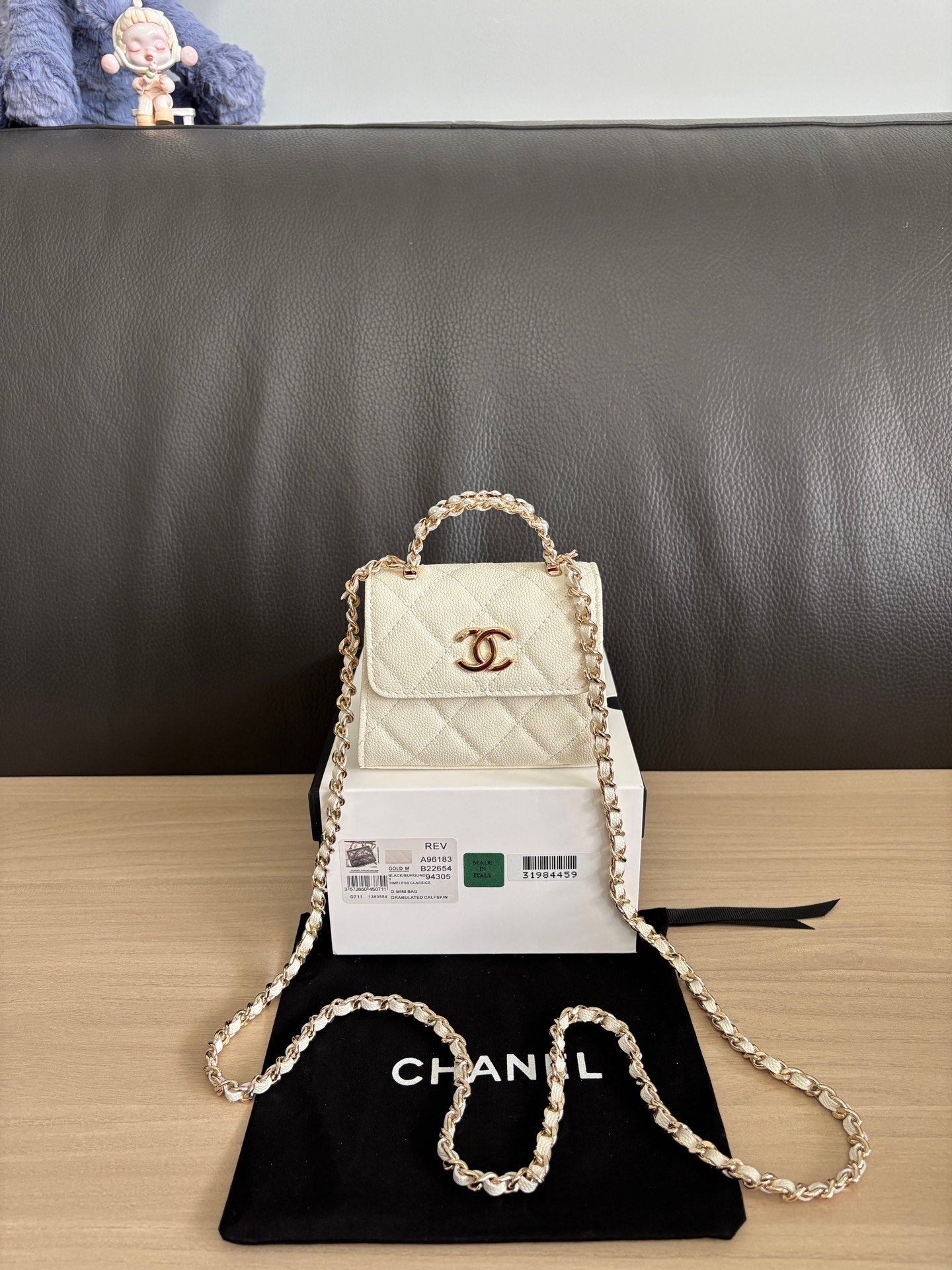 Chanel Matelasse Handbag L122207 - Image 2