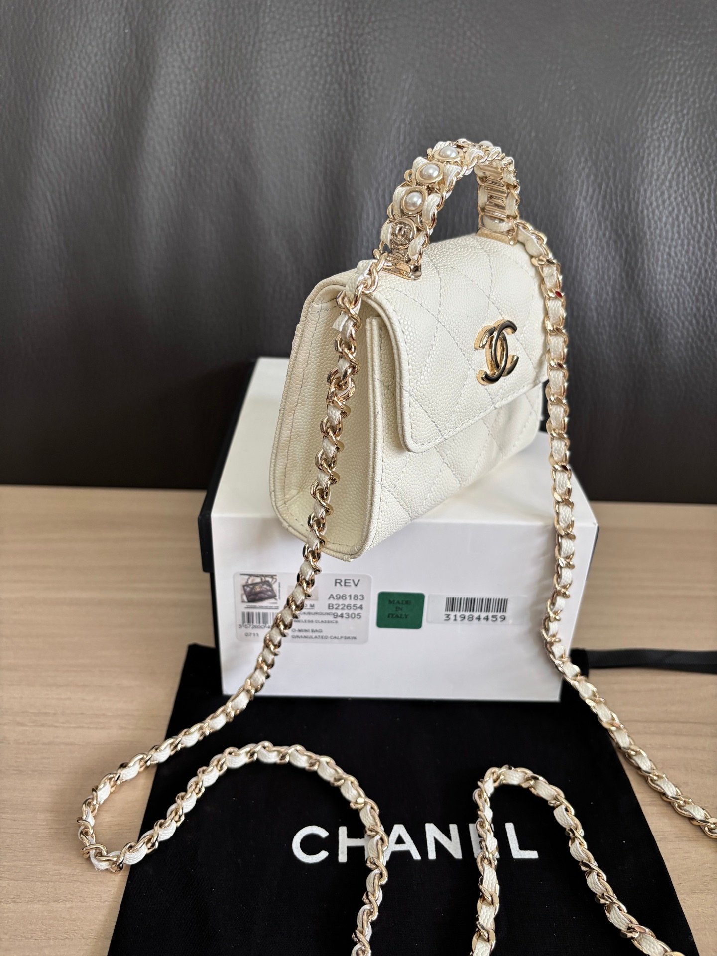 Chanel Matelasse Handbag L122207 - Image 4