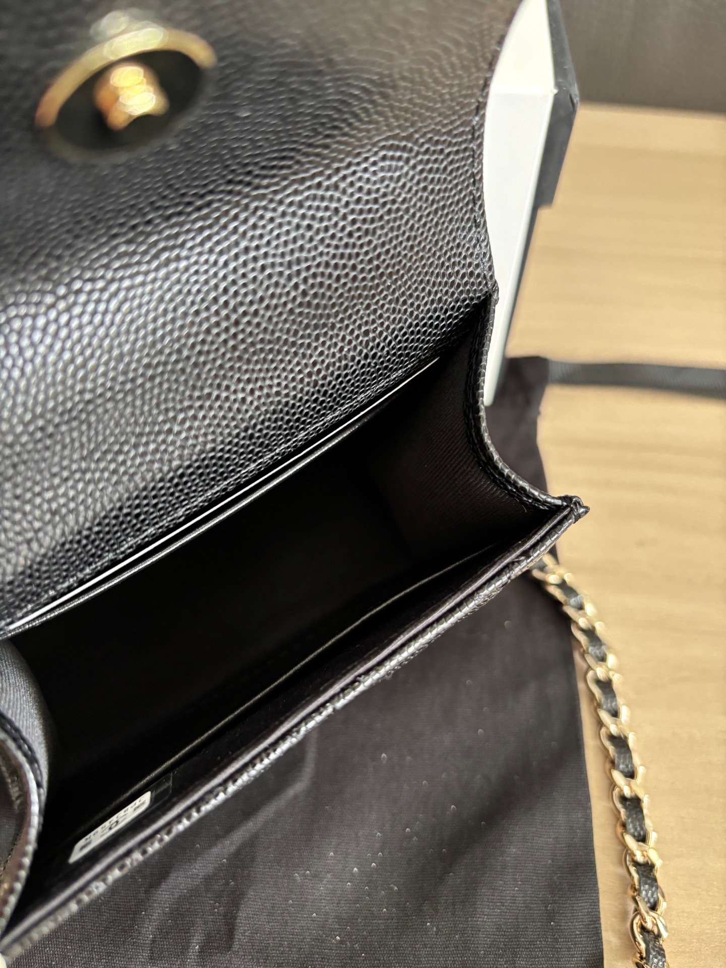 Chanel Matelasse Handbag L122207 - Image 12
