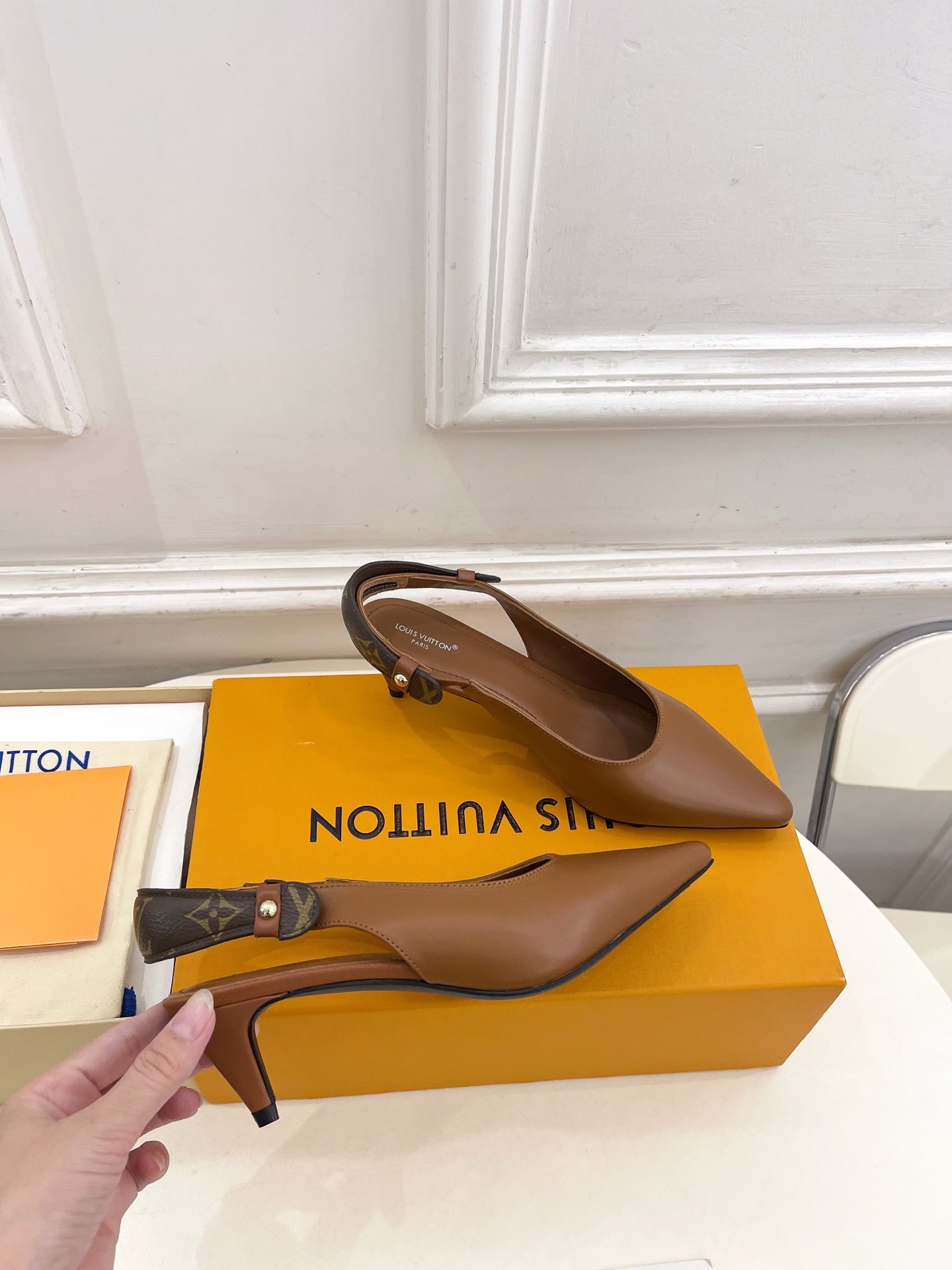 LV kitten and high-heeled shoes L122304 - Image 4