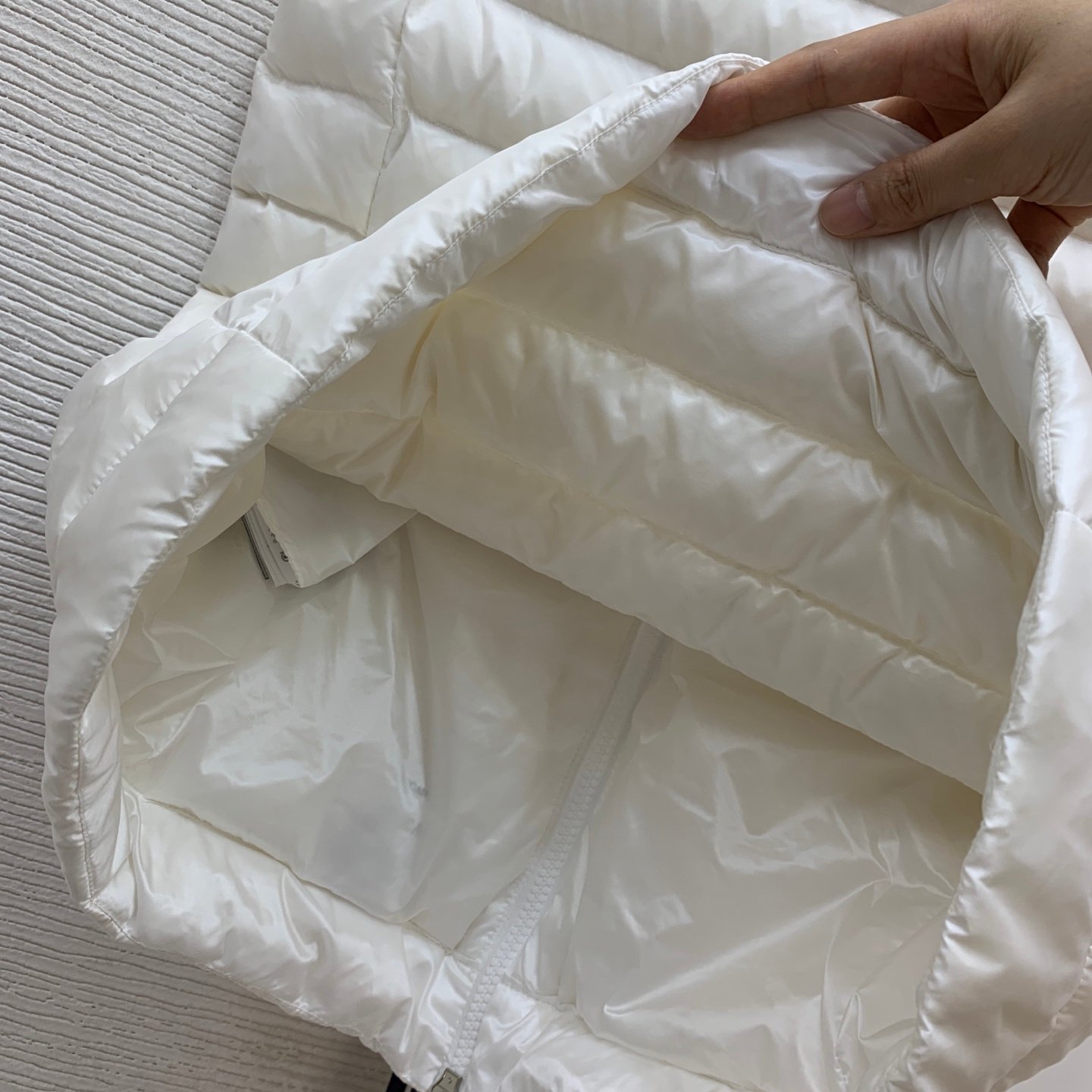 Moncler Igens Down Vest D122305 - Image 6