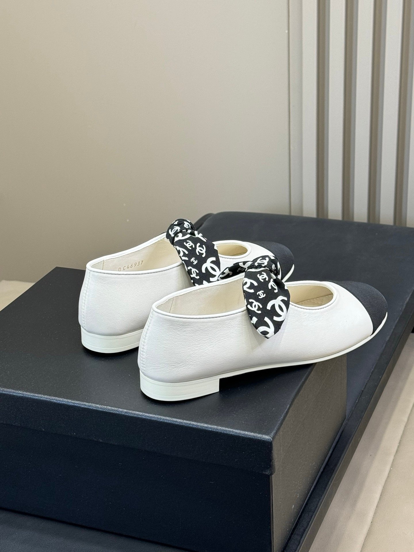 Chanel Mary janes - Lambskin L122405 - Image 3