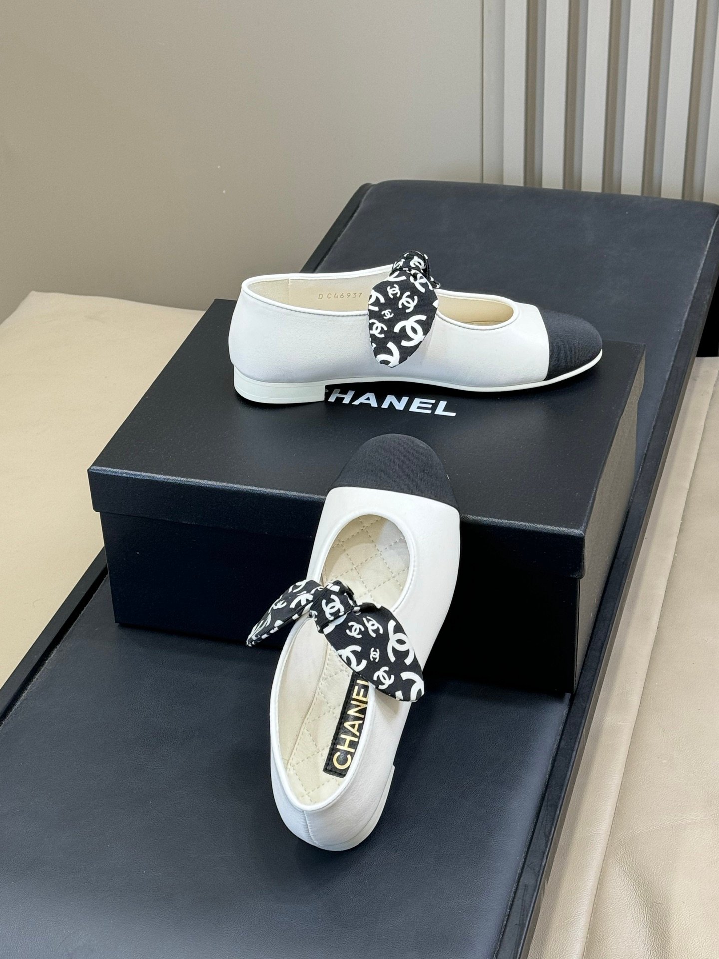 Chanel Mary janes - Lambskin L122405 - Image 4