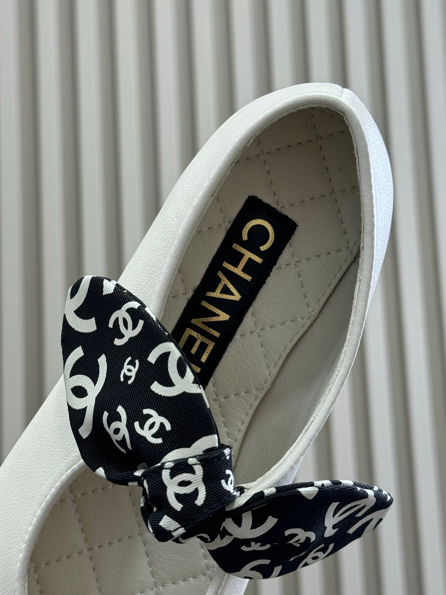 Chanel Mary janes - Lambskin L122405 - Image 5