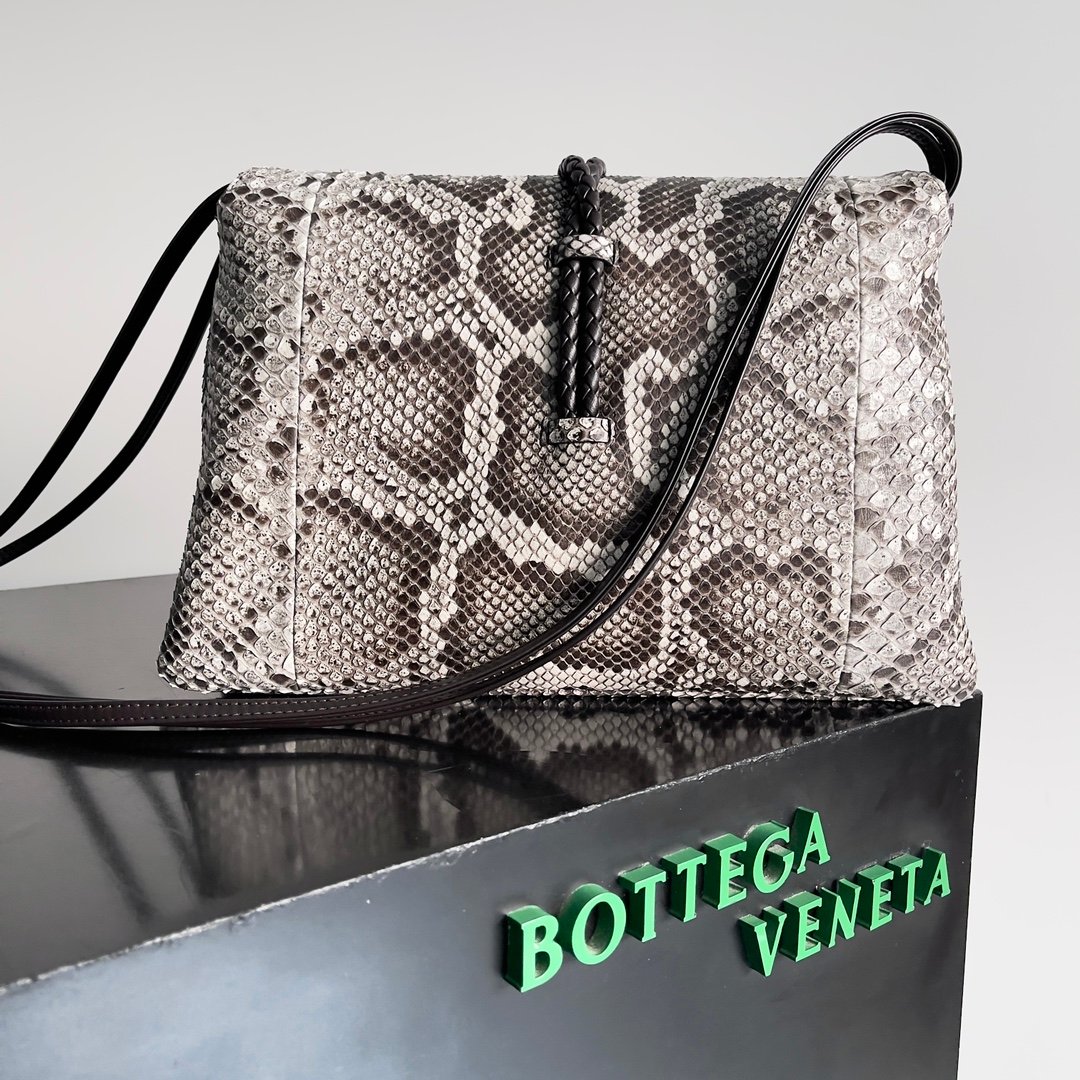 BOTTEGA VENETA lady's crossbody bag L122603 - Image 4