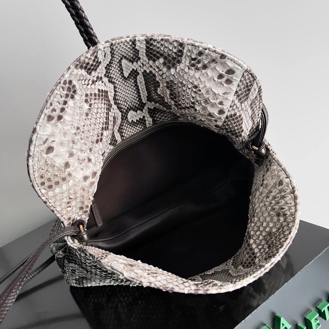 BOTTEGA VENETA lady's crossbody bag L122603 - Image 5