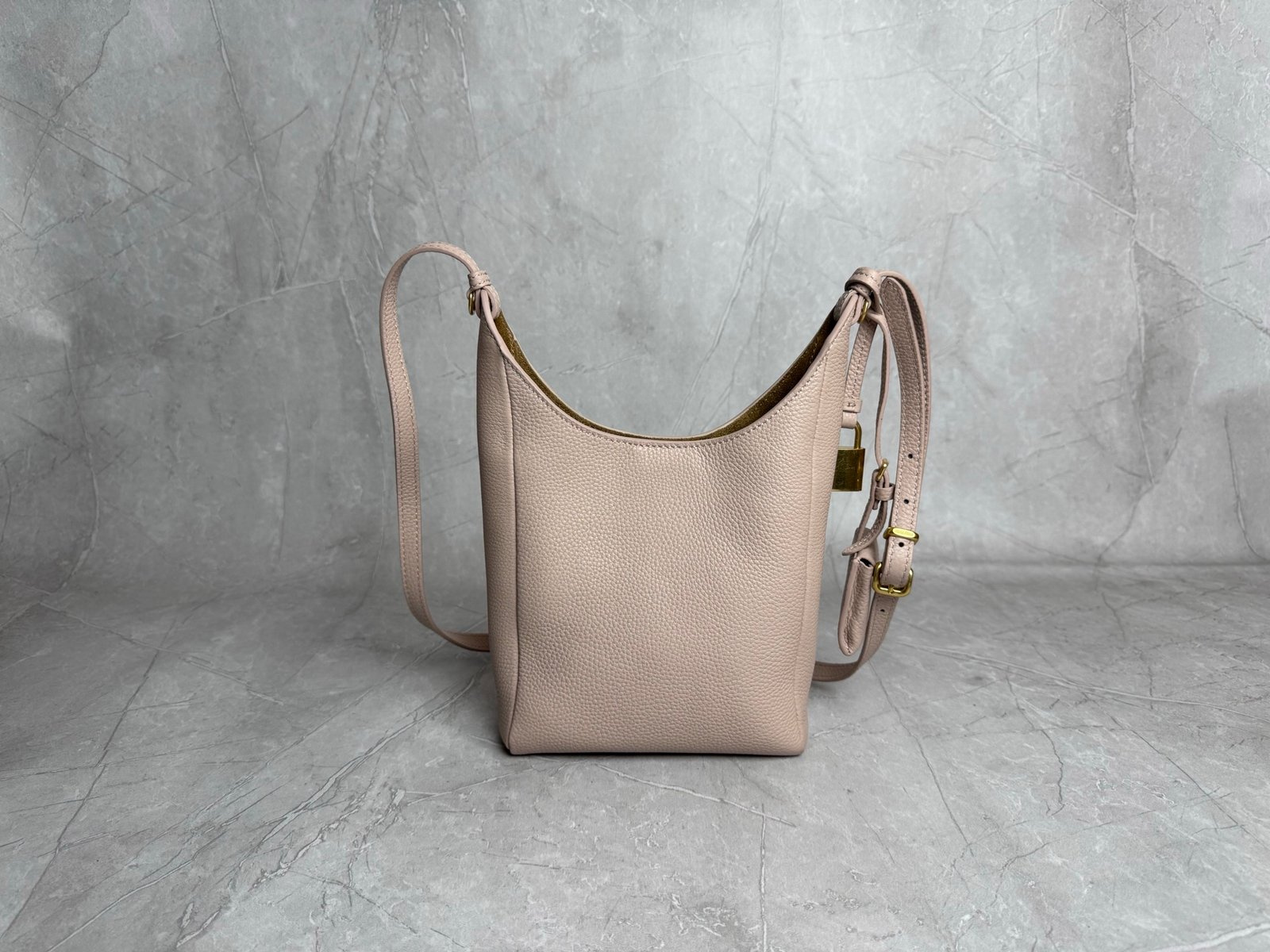 Miu Miu leather bucket bag L122607 - Image 3