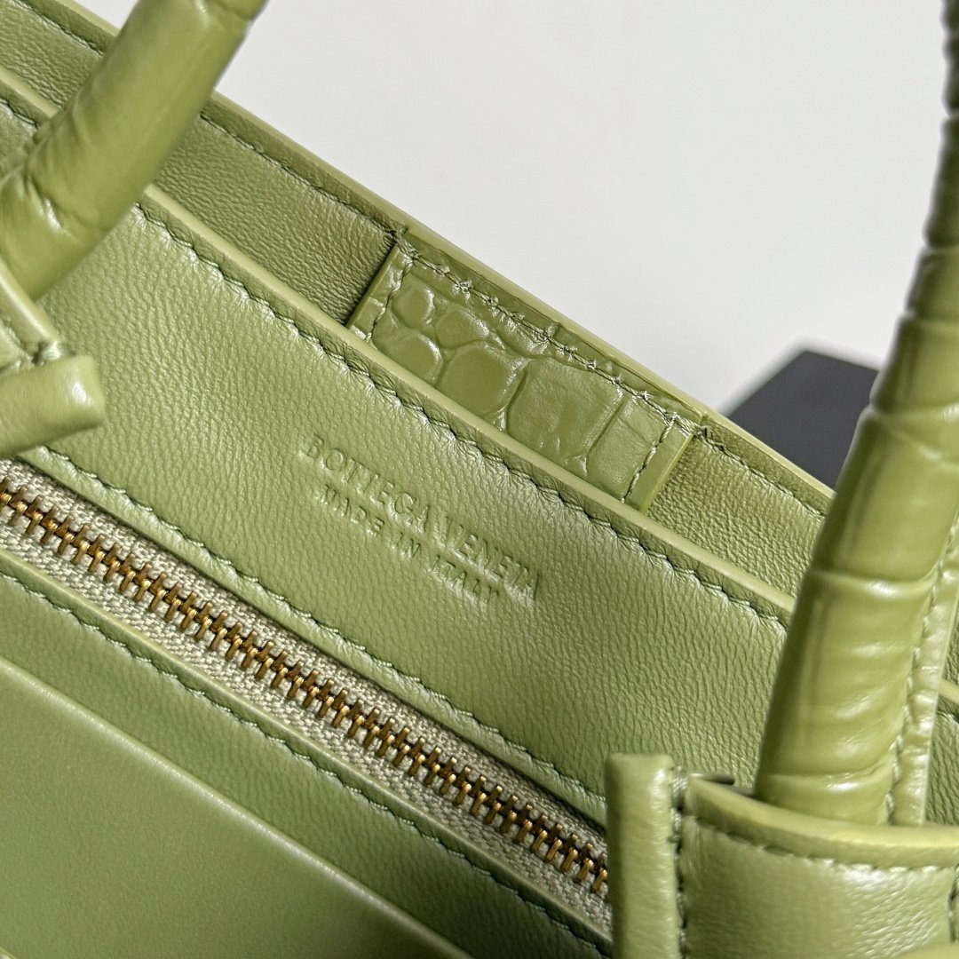 Bottga Tote Capacity Luxury Bags L122703 - Image 5