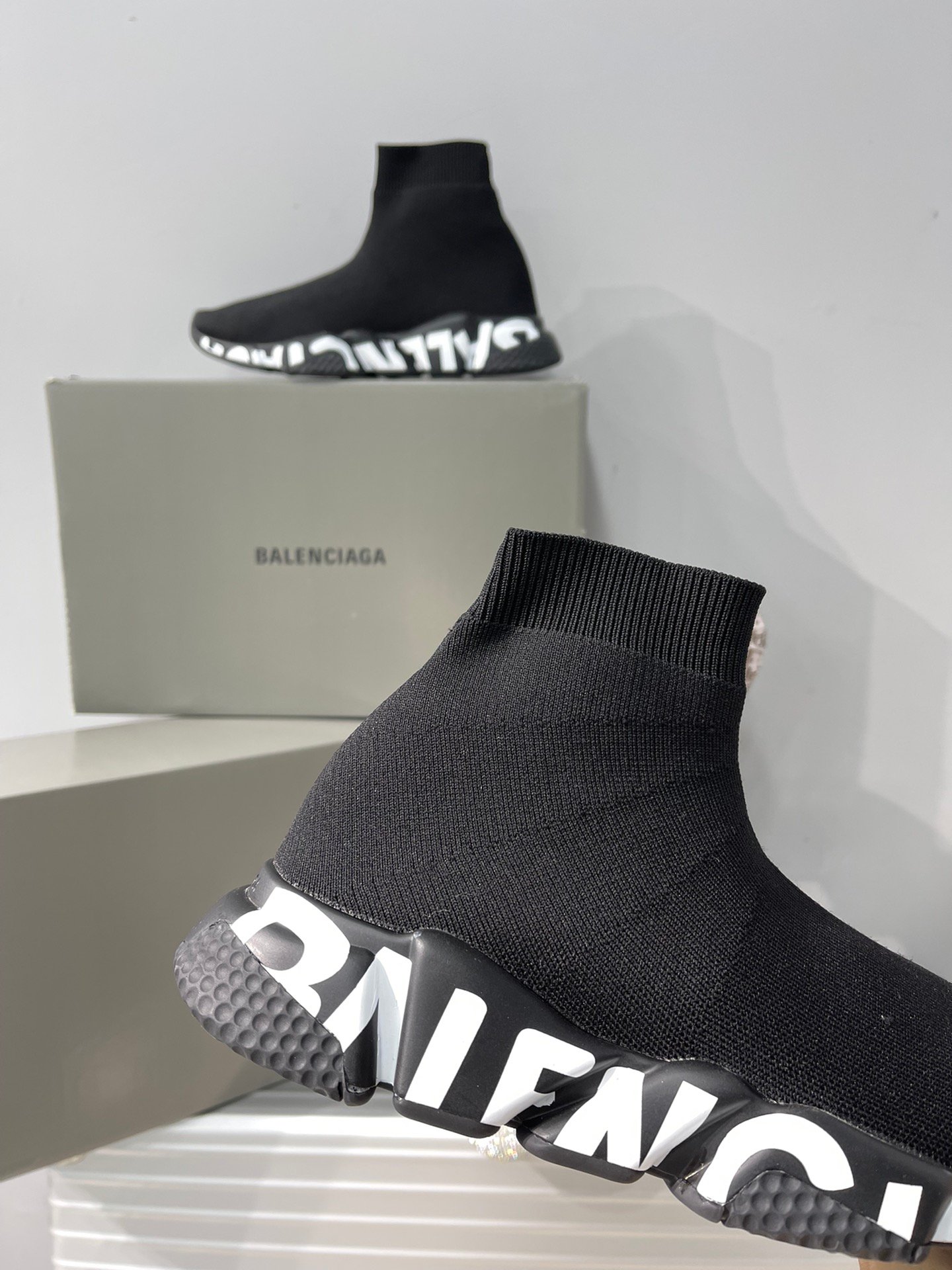 Balenciaga Socks and Shoes L122901 - Image 4