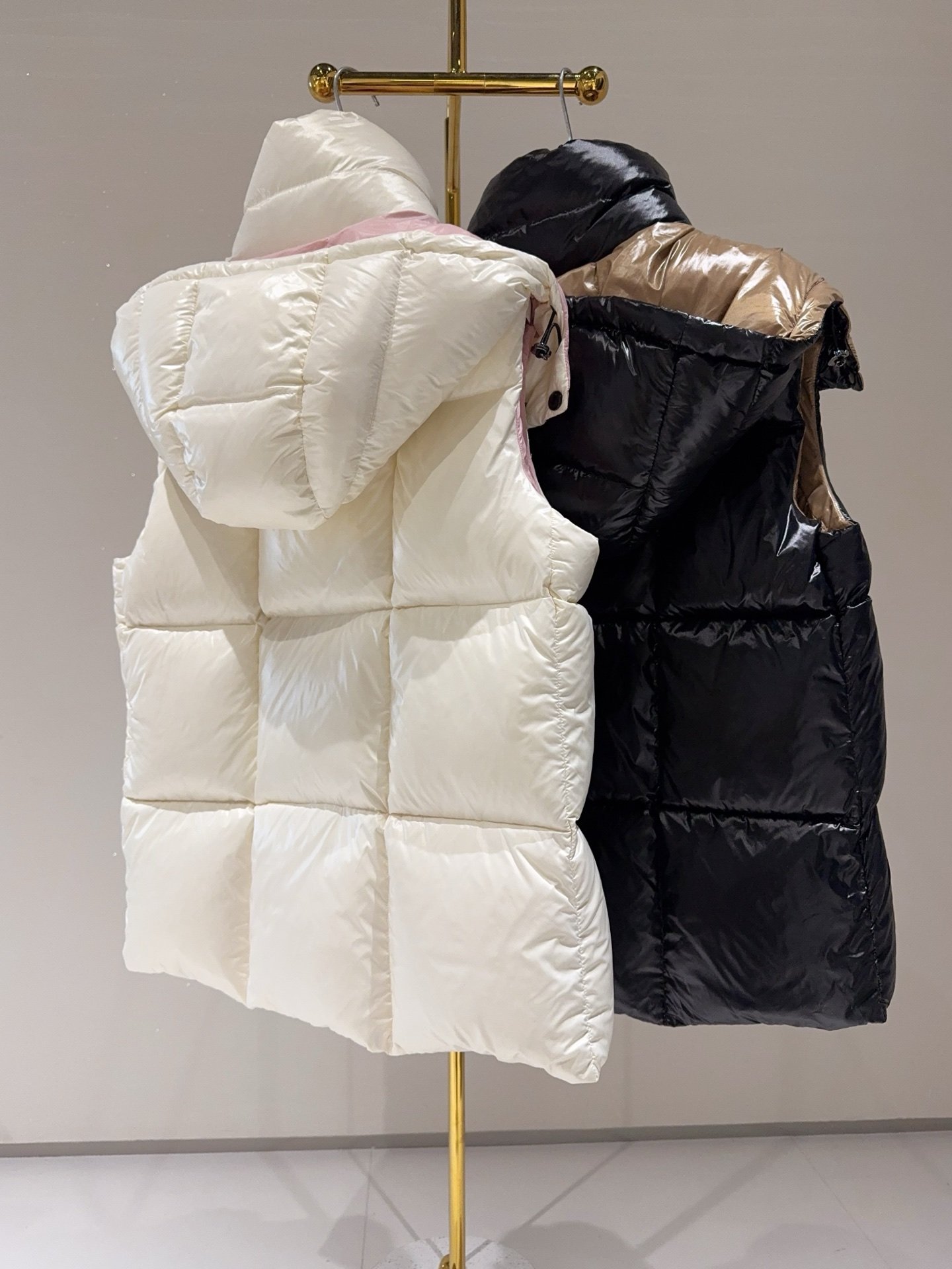 Moncler Luzule down vest D122907 - Image 4