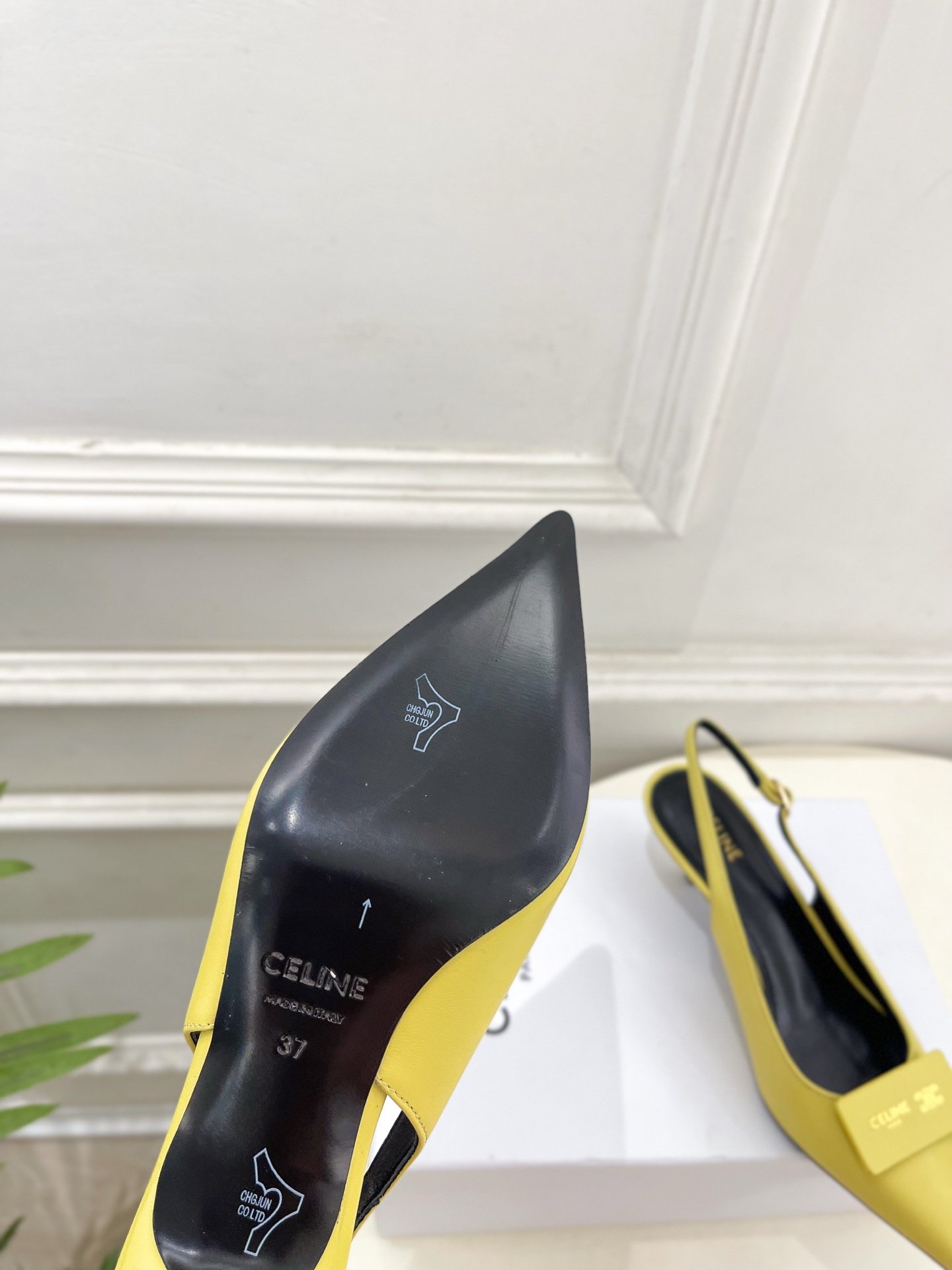 Celine Alma Triomphe Slingback in glossy calfskin L122908 - Image 10