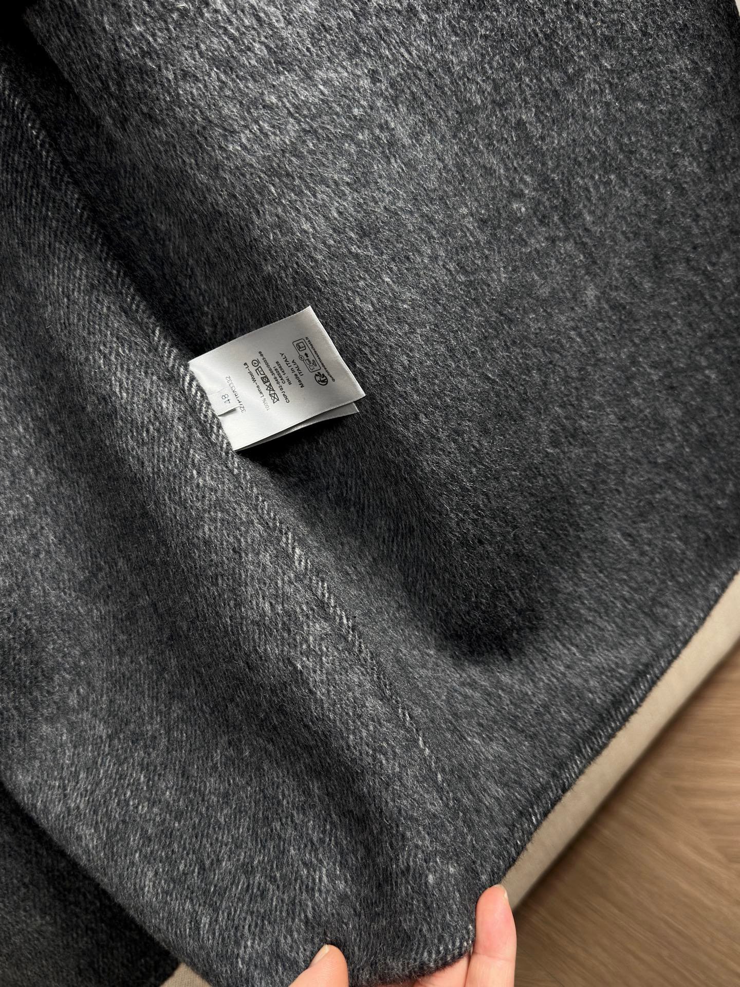 Dior Men's Long-Sleeved Pure Wool Coat 122905 - Image 9
