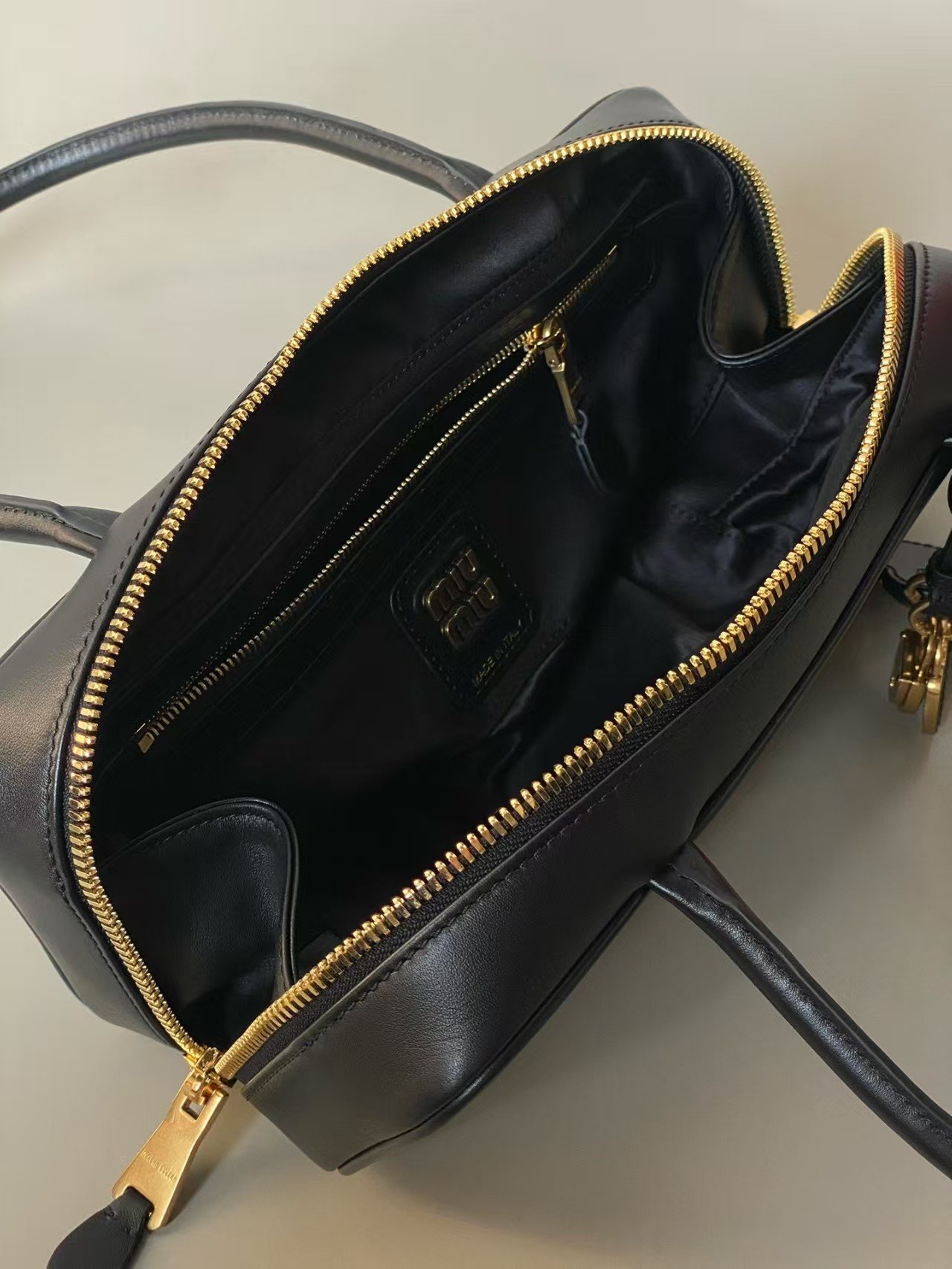 Miu Miu Black Beau Leather Bag L121601 - Image 6