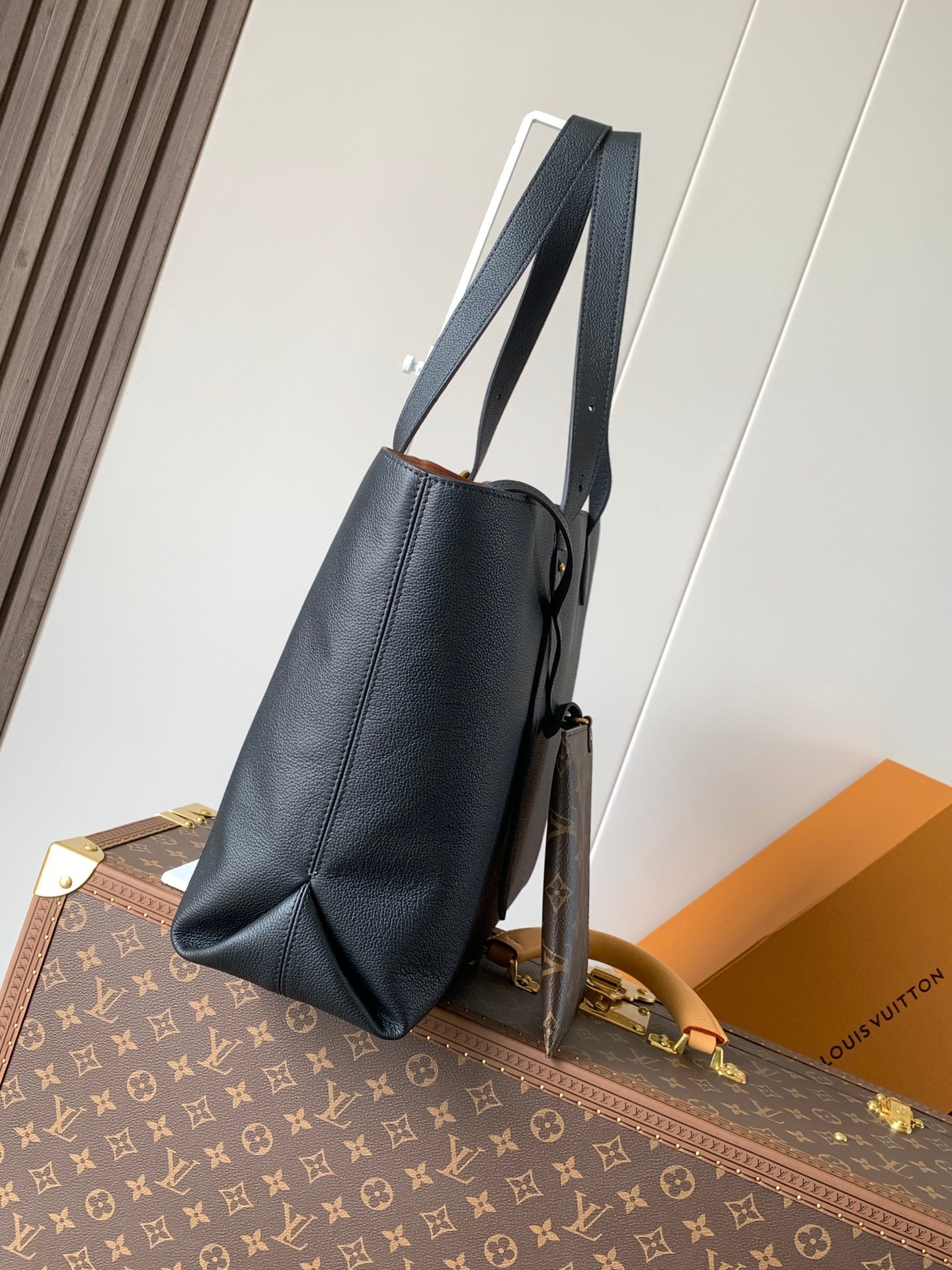 Louis Vuitton Low Key Cabas MM Textured Cowhide Tote Bag B6010501 - Image 4