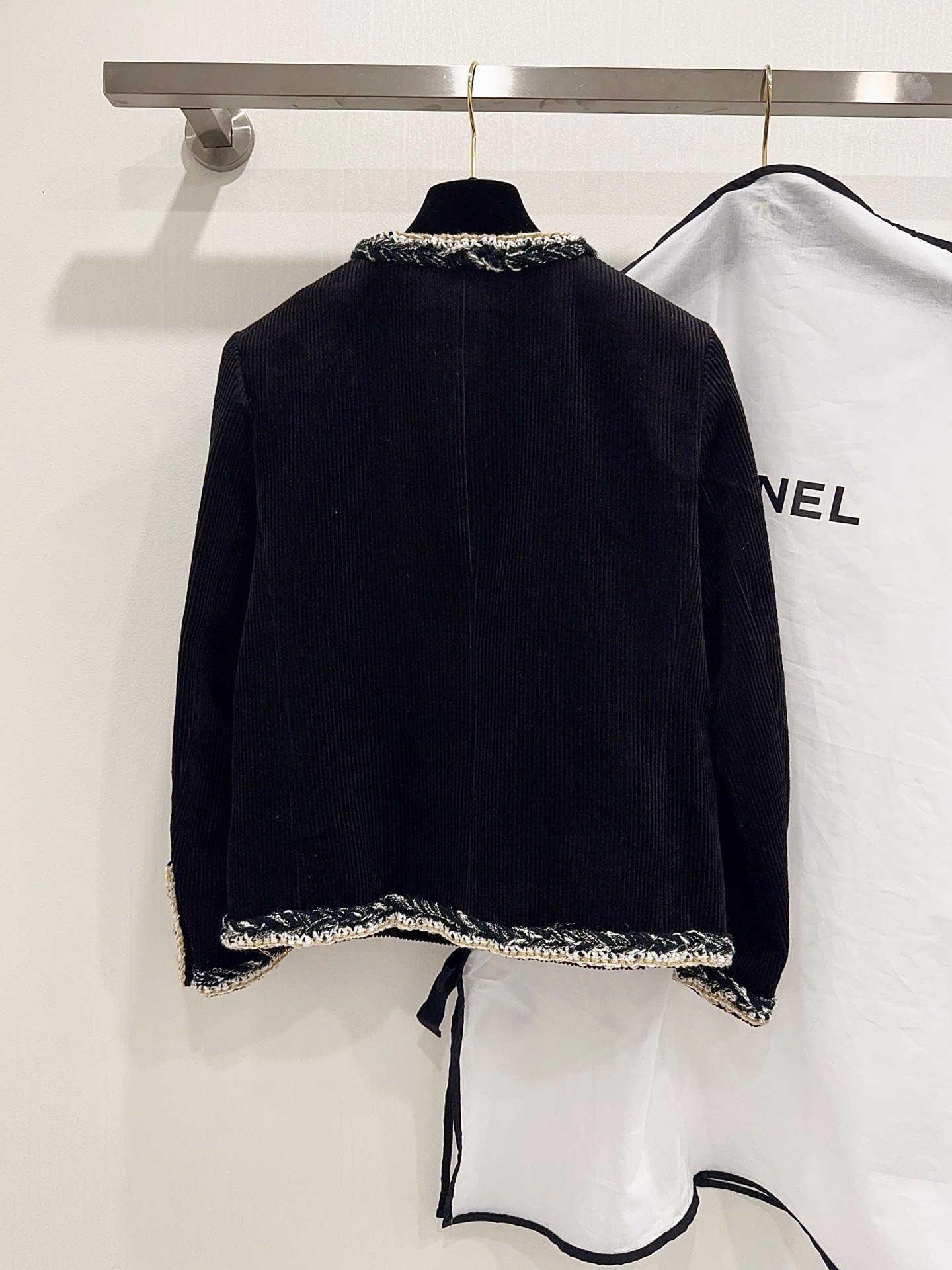 Chanel Jacket - Corduroy, black, gold & white W6010601 - Image 8