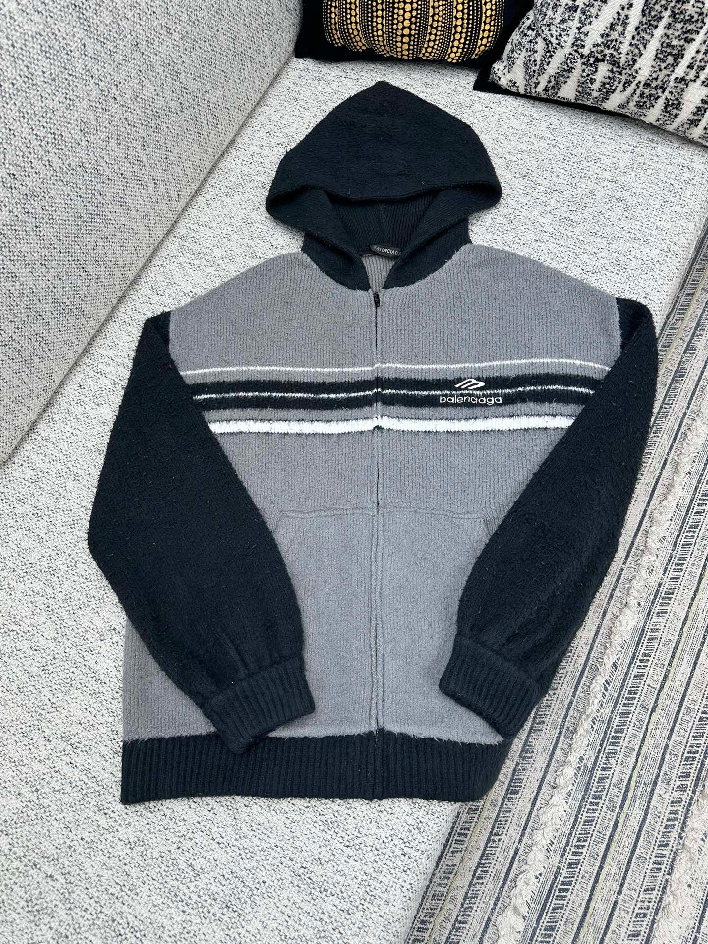Balenciaga Men's Fluffy Zip-up Hoodie M6011404
