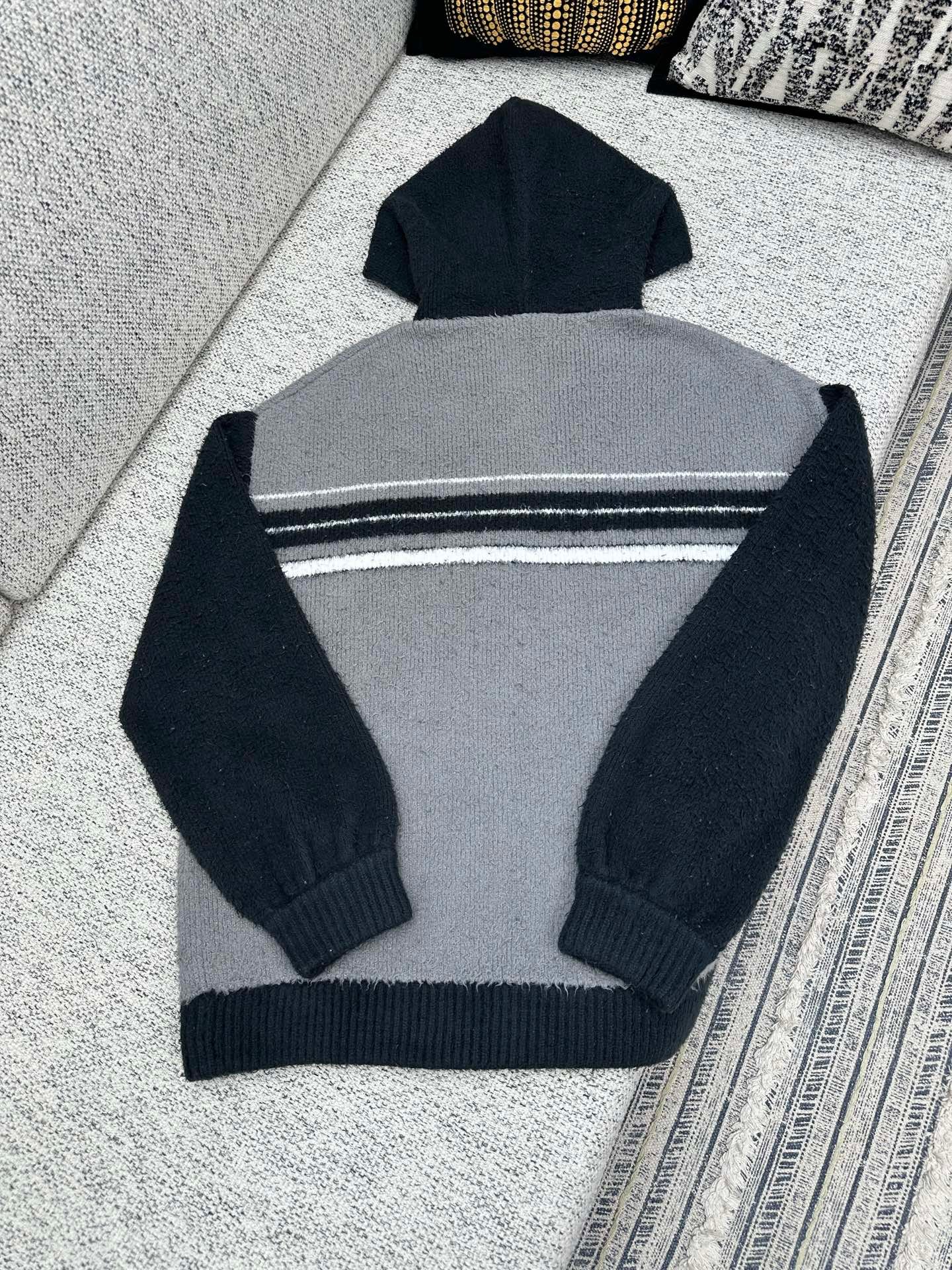 Balenciaga Men's Fluffy Zip-up Hoodie M6011404 - Image 3