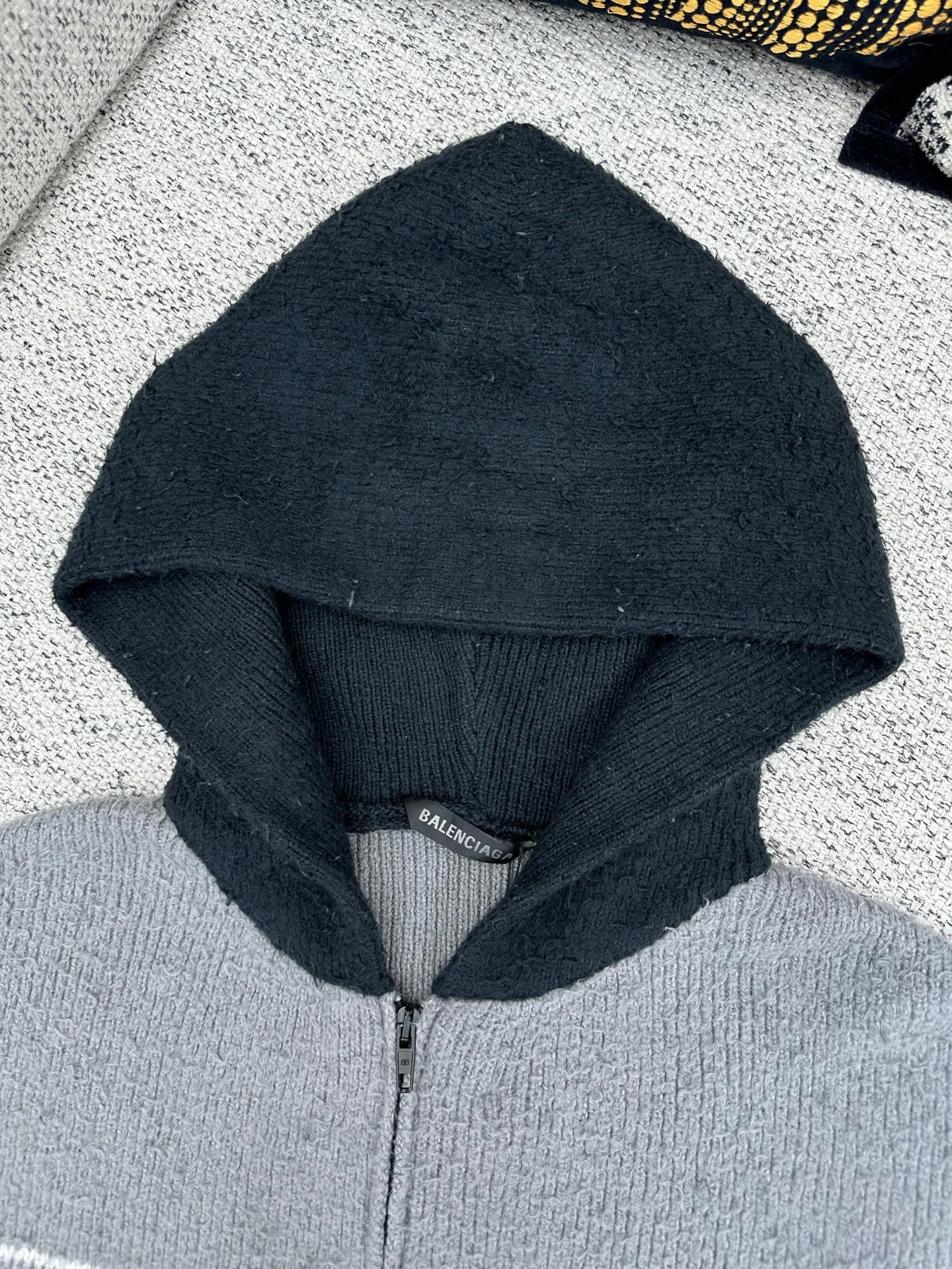 Balenciaga Men's Fluffy Zip-up Hoodie M6011404 - Image 4