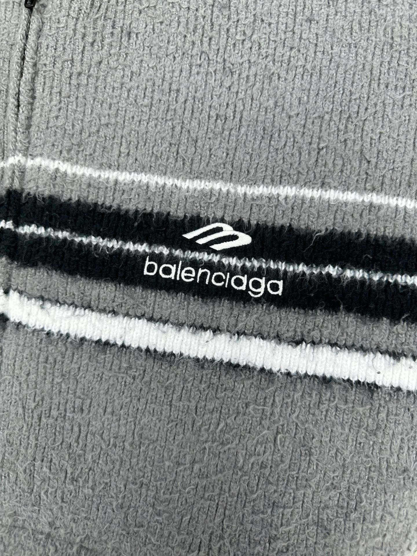 Balenciaga Men's Fluffy Zip-up Hoodie M6011404 - Image 5