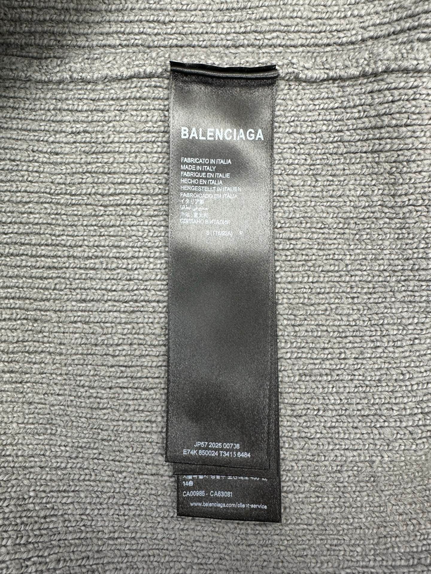 Balenciaga Men's Fluffy Zip-up Hoodie M6011404 - Image 9