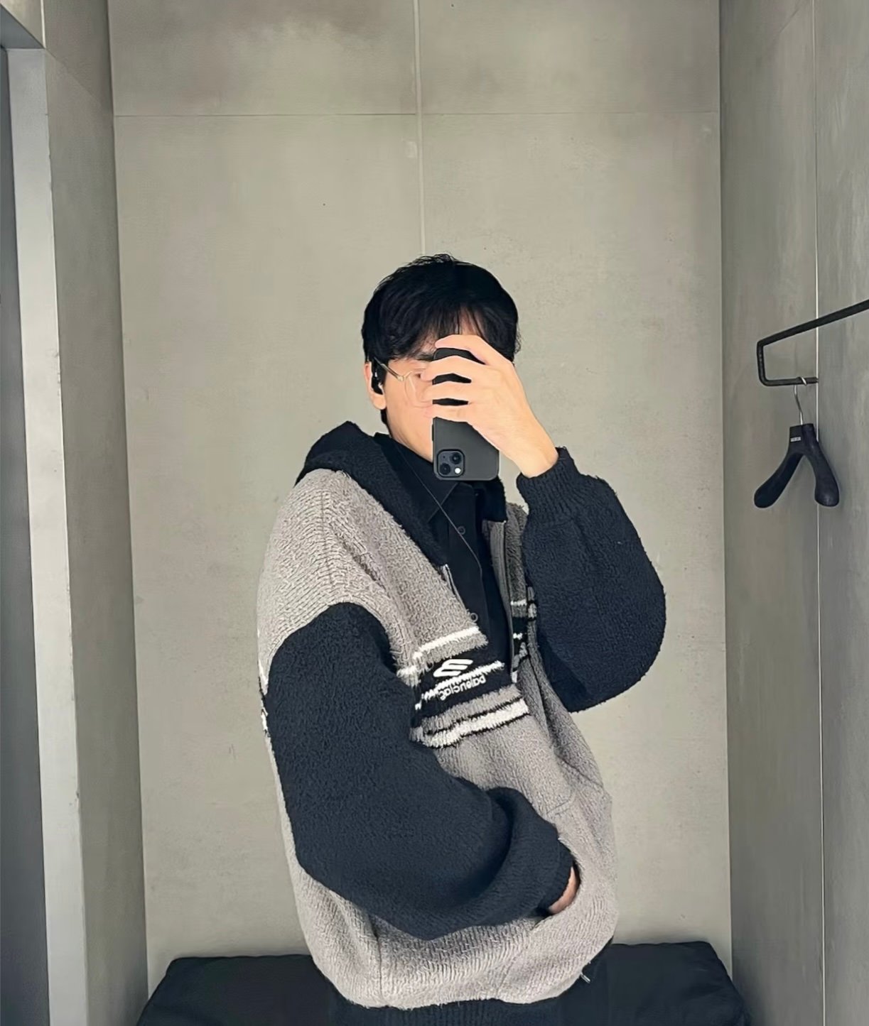 Balenciaga Men's Fluffy Zip-up Hoodie M6011404 - Image 11