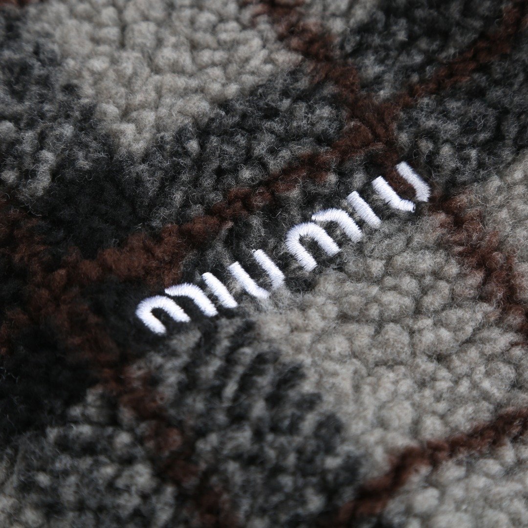 MIUMIU Contrasting Patterned Zip-Up Coat M6011606 - Image 7