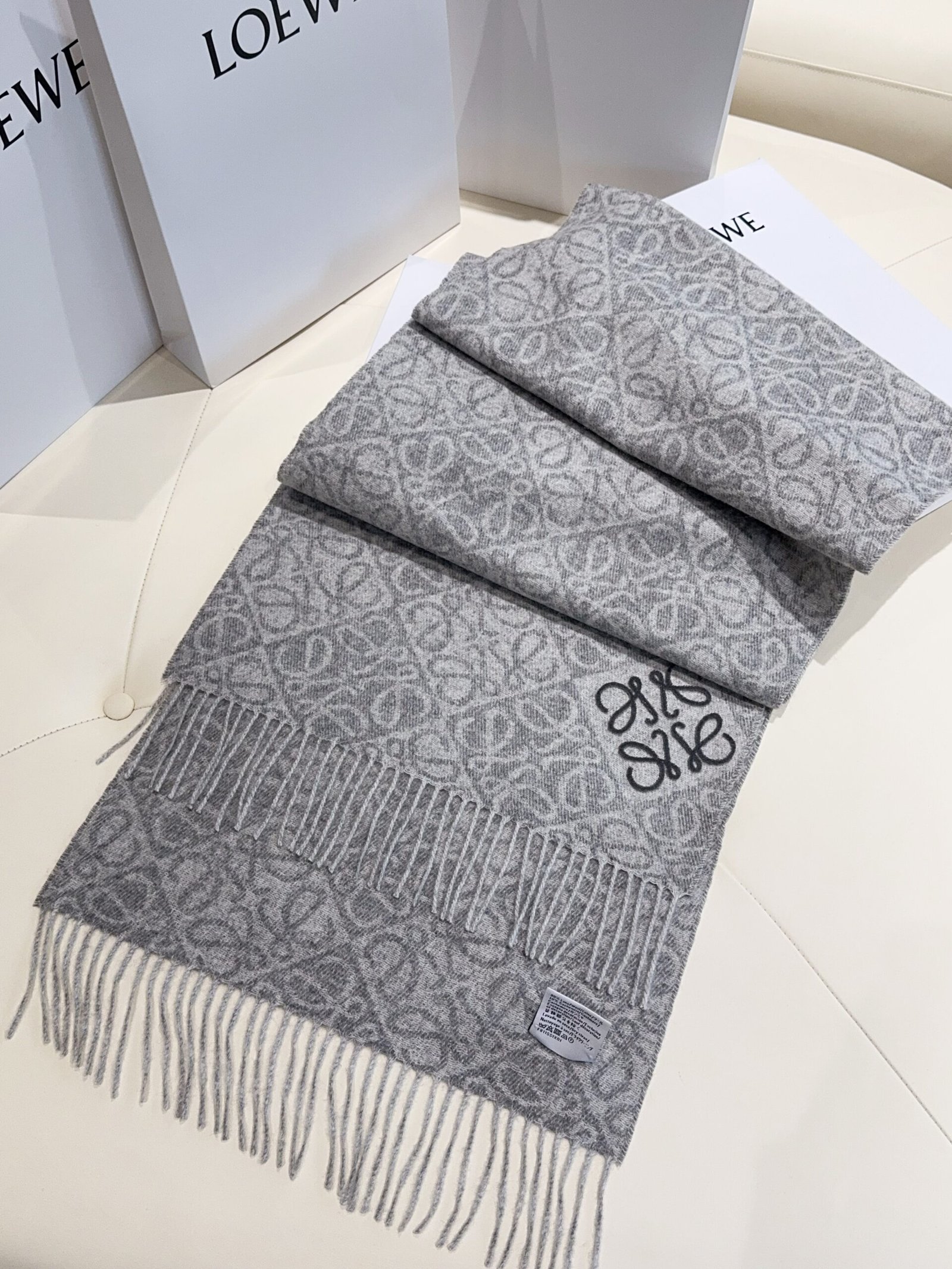 Loewe Anagram scarf in wool and cashmere W6011701 - Image 3