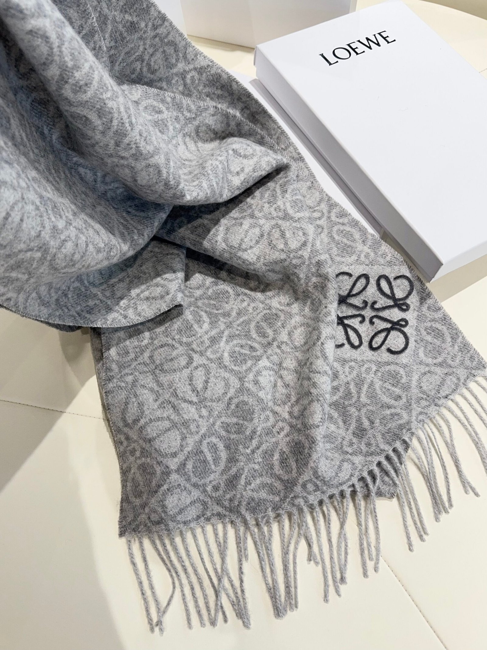 Loewe Anagram scarf in wool and cashmere W6011701 - Image 5