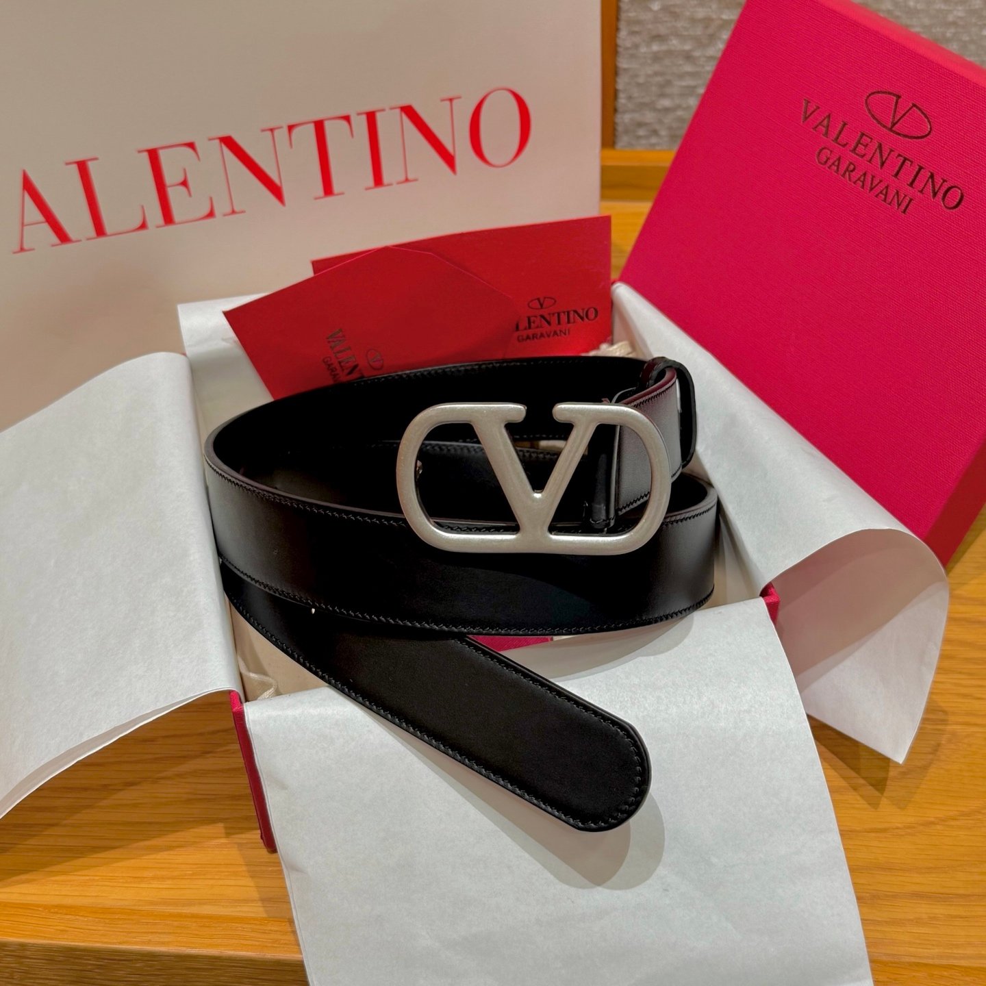 Valentino Garavani black leather VLogo belt B6011702 - Image 8