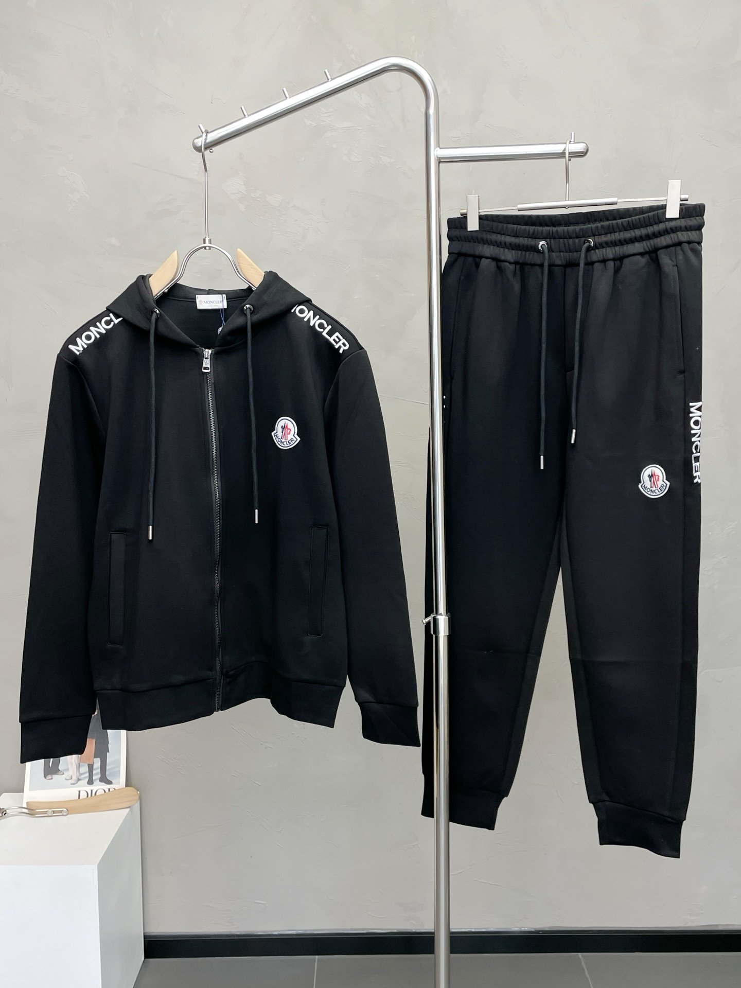 Moncler black hooded sportswear set M6011904