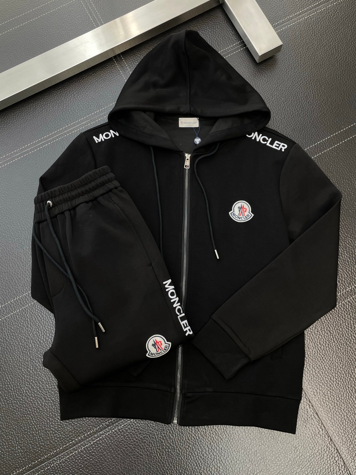 Moncler black hooded sportswear set M6011904 - Image 6
