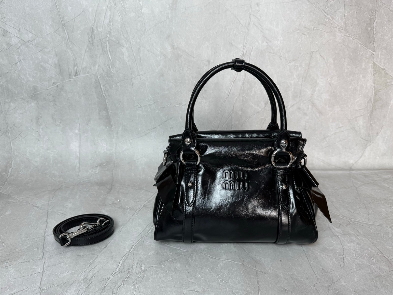 Miu Miu leather handbag B6012103 - Image 5