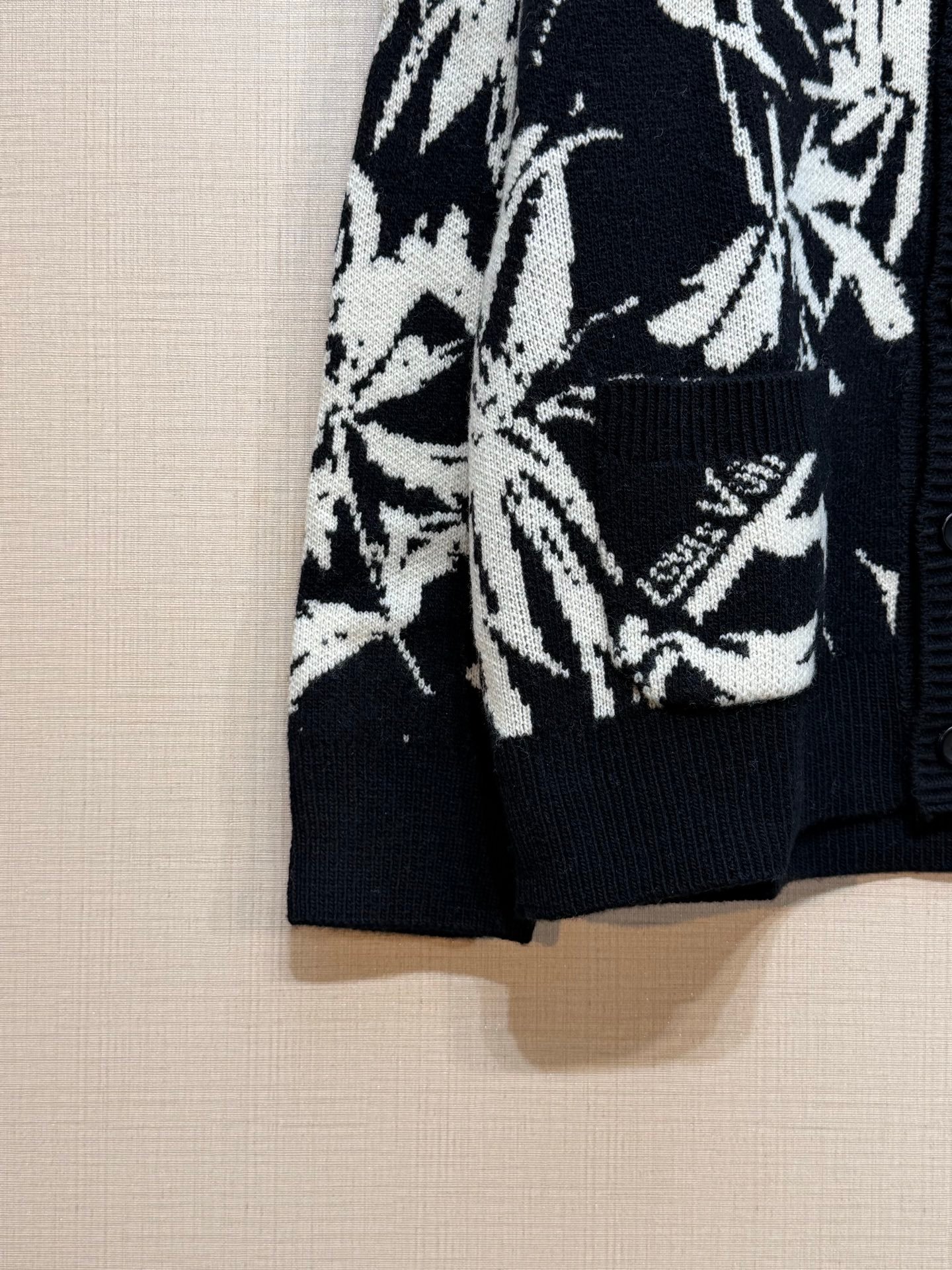 Louis Vuitton Thistle Jacquard Cardigan M6012102 - Image 7