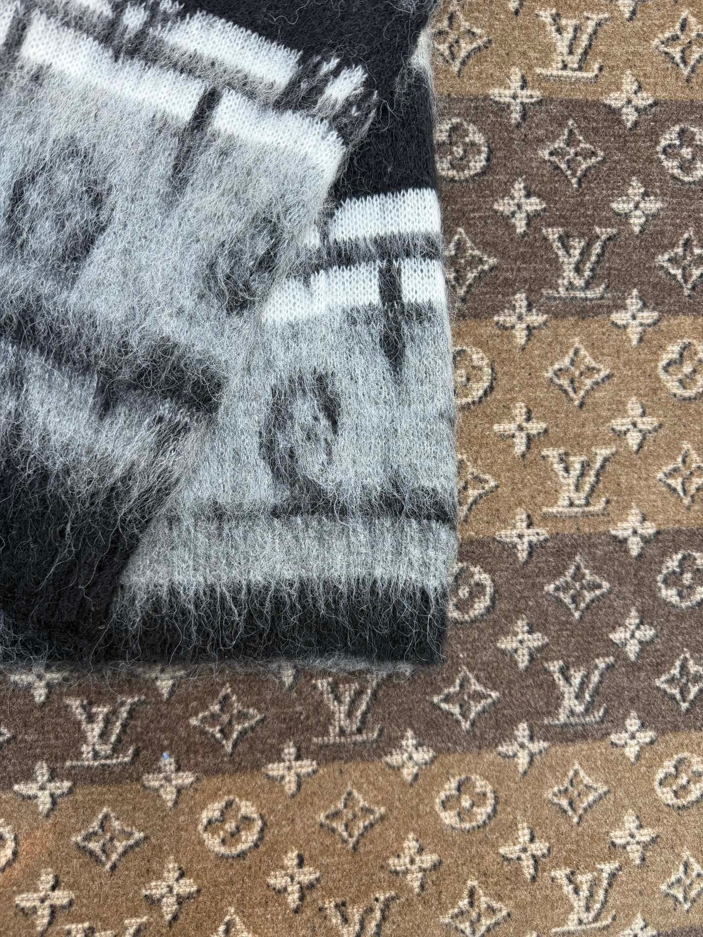 Louis Vuitton Monogram Mohair Cardigan M6012103 - Image 7