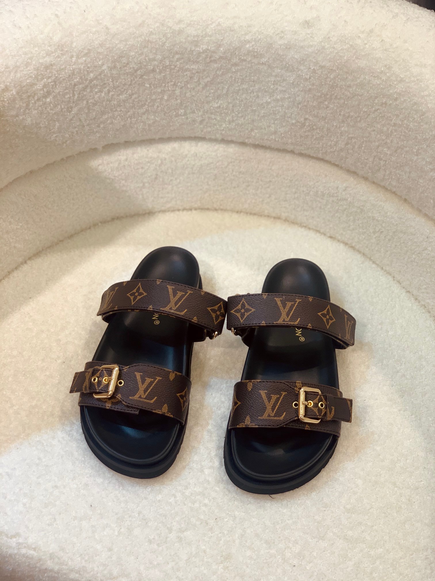 Louis Vuitton Bom Dia Flat Comfort Mule B6012101 - Image 10