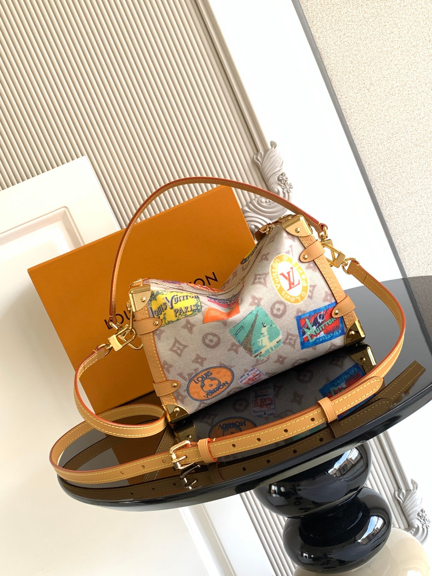 Louis Vuitton letter-pattern canvas handbag B6012109