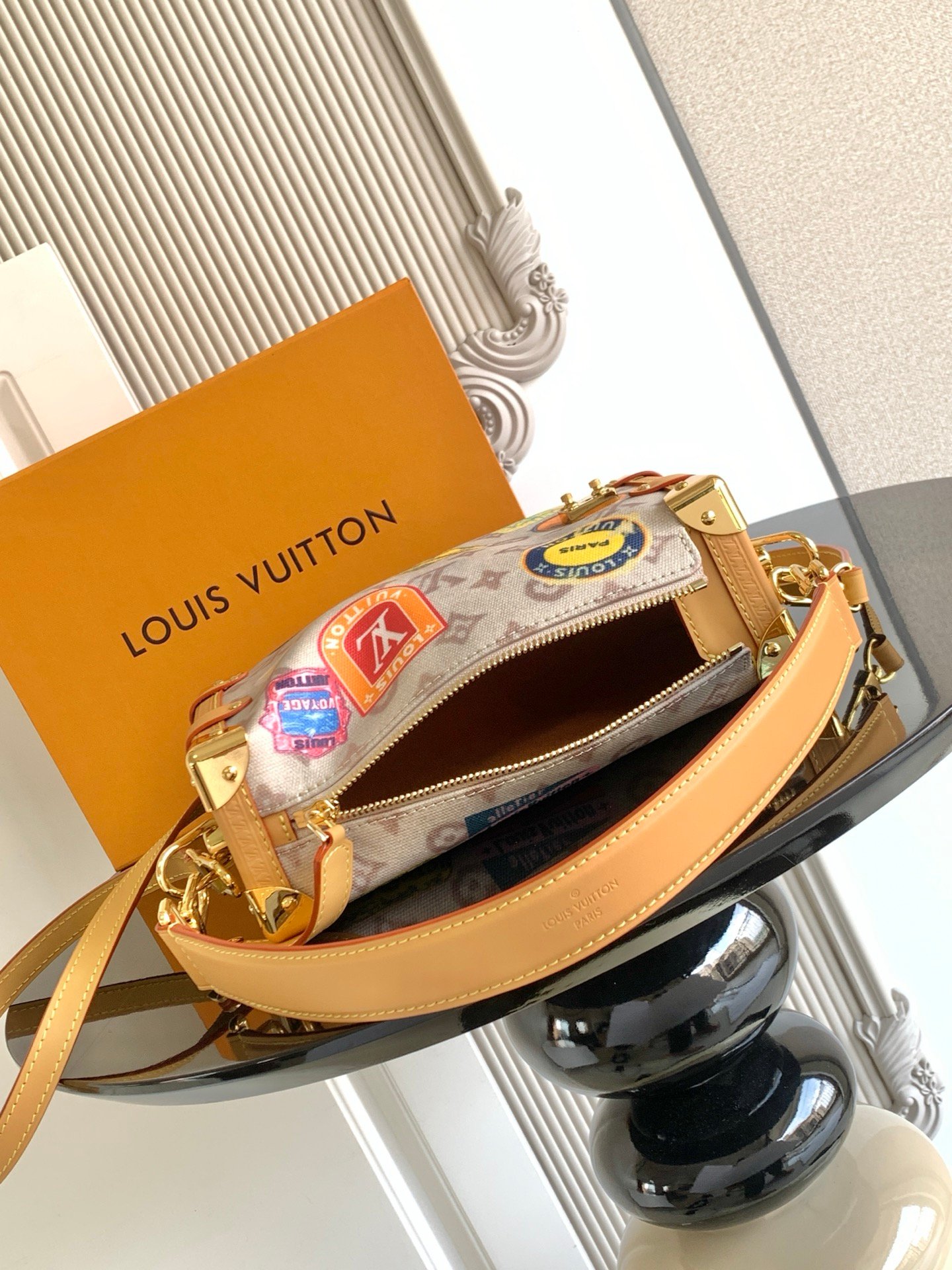 Louis Vuitton letter-pattern canvas handbag B6012109 - Image 6