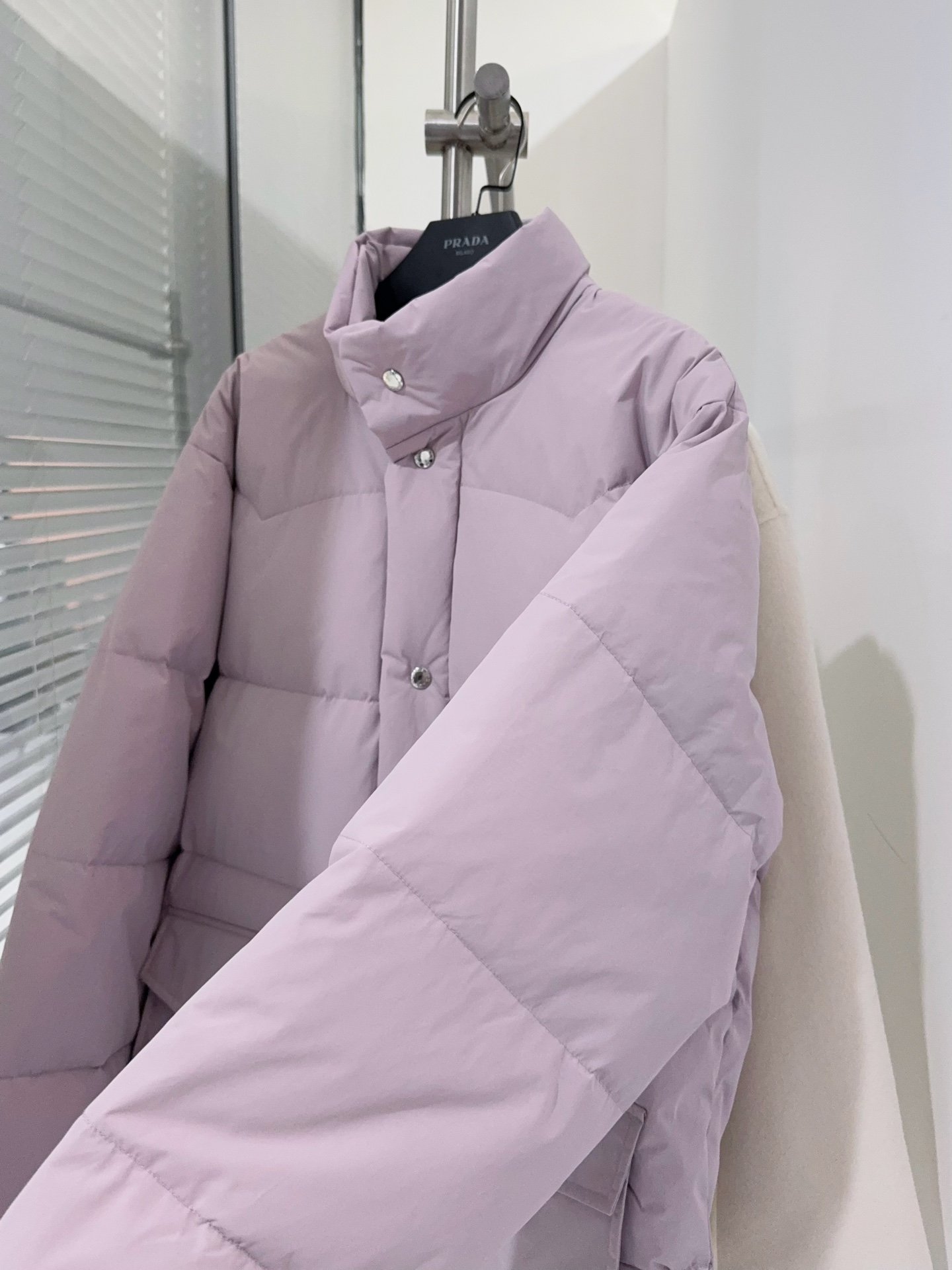 Prada Light Purple Short Sleeve Down Jacket W6012201 - Image 4