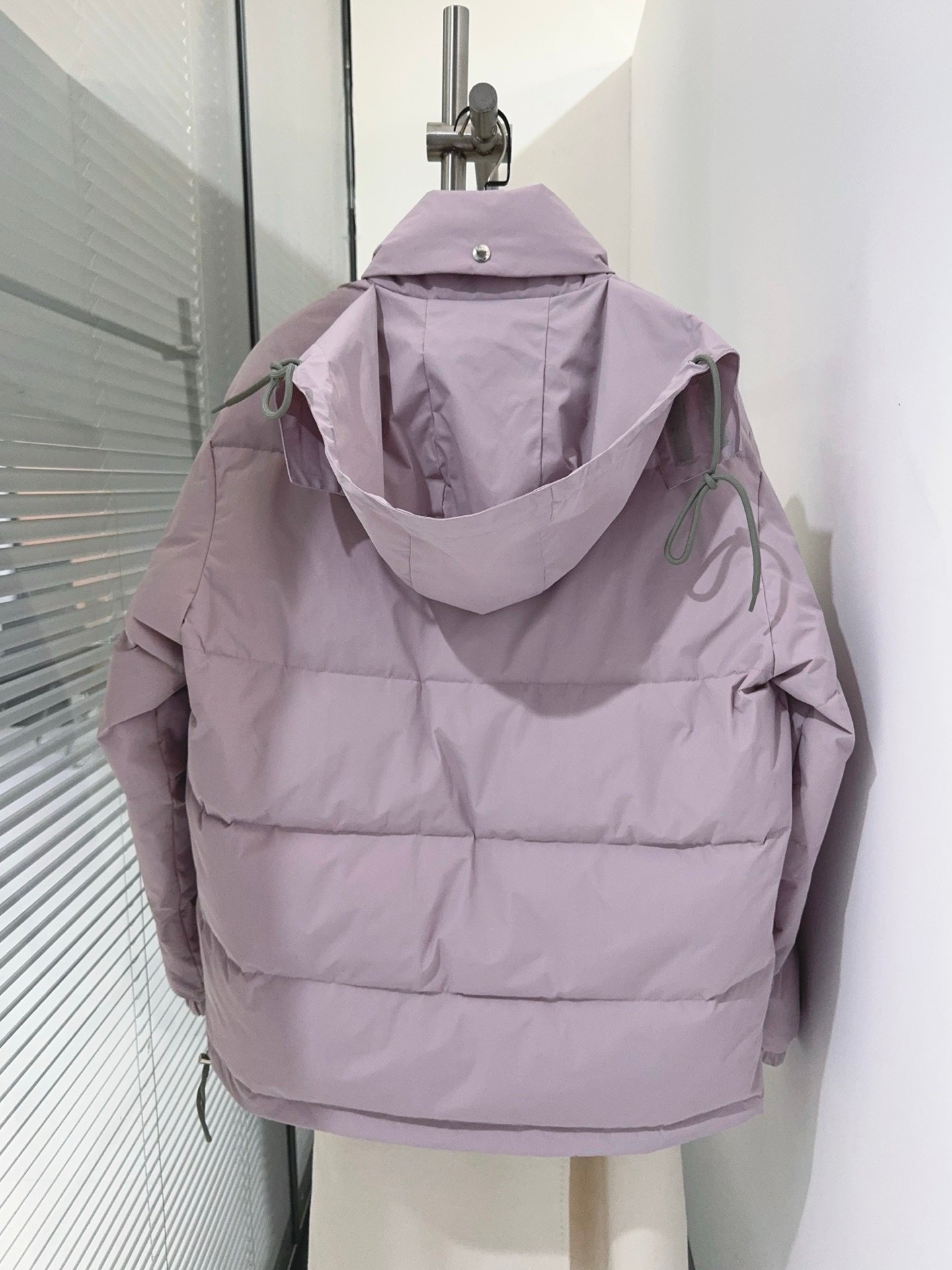 Prada Light Purple Short Sleeve Down Jacket W6012201 - Image 8