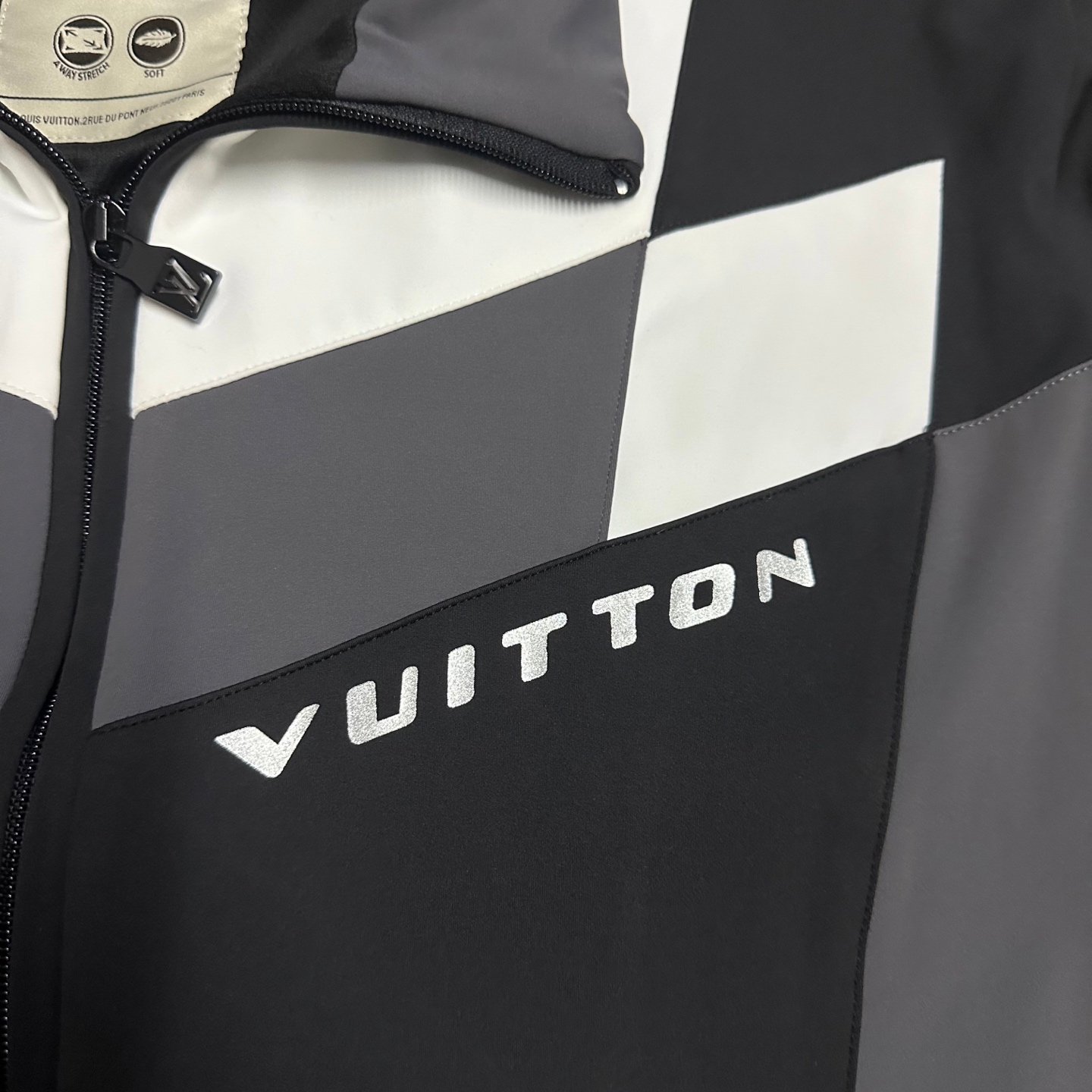 LV Jigsaw Jogging Sweatshirt Long-Sleeve Jacket W6012605 - Image 4