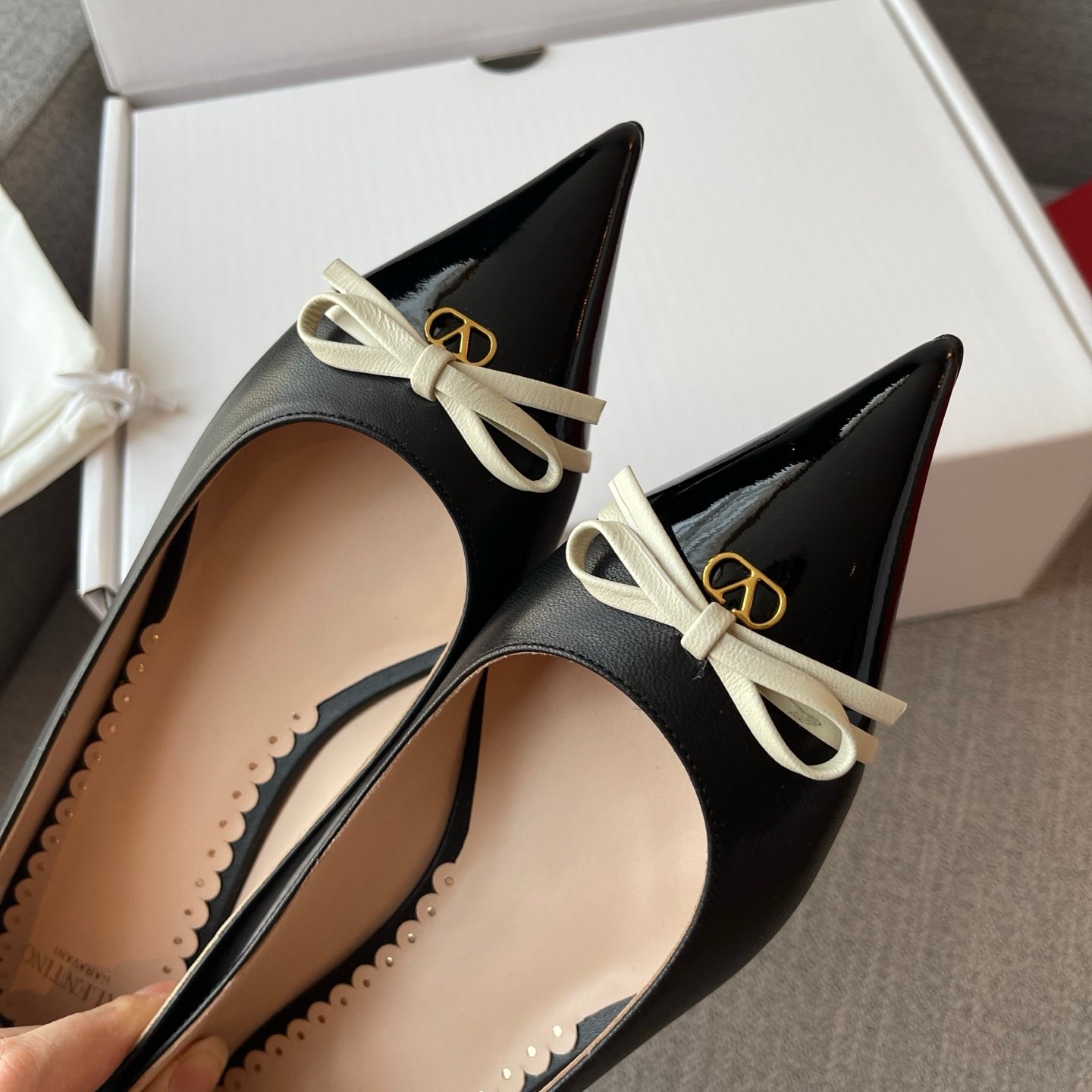 Valentinino Color-Plaid Bow-Tipped Flat Sandals B6012707 - Image 4