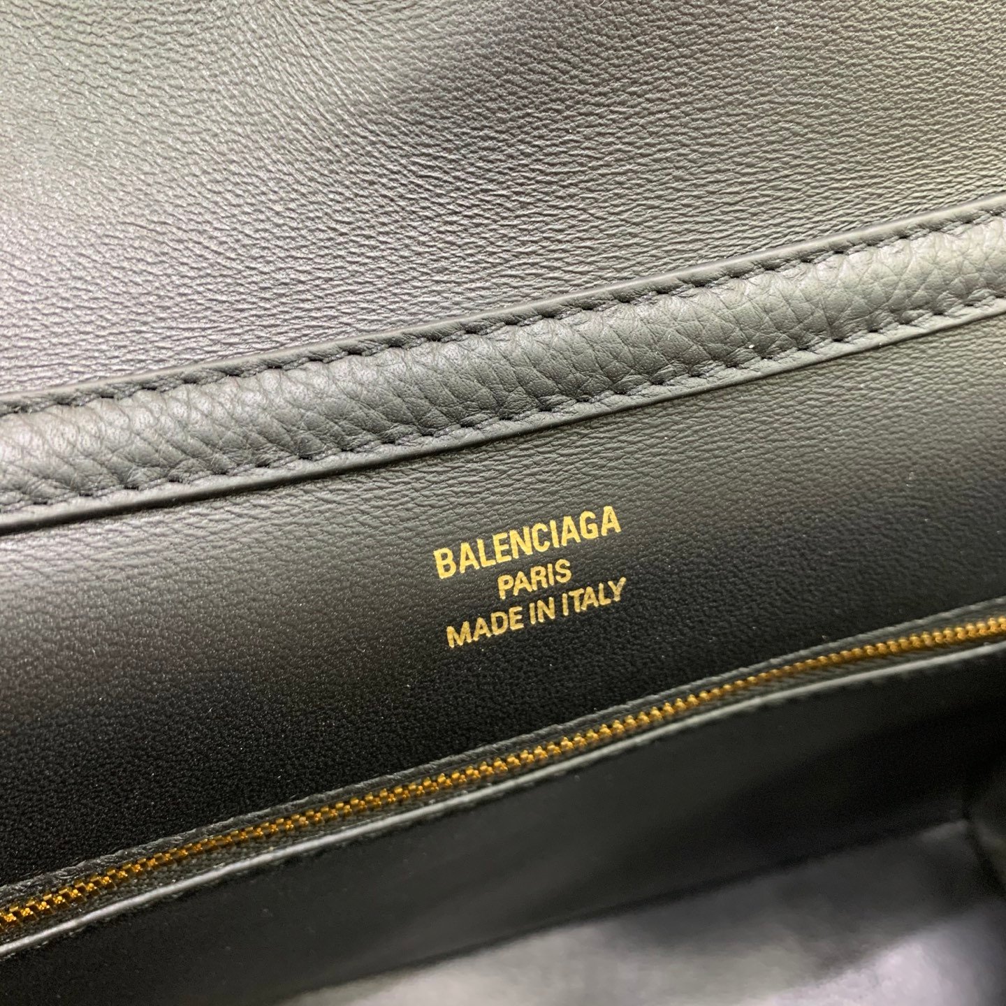 Balenciaga Lychee Pattern Handbag B6012905 - Image 7