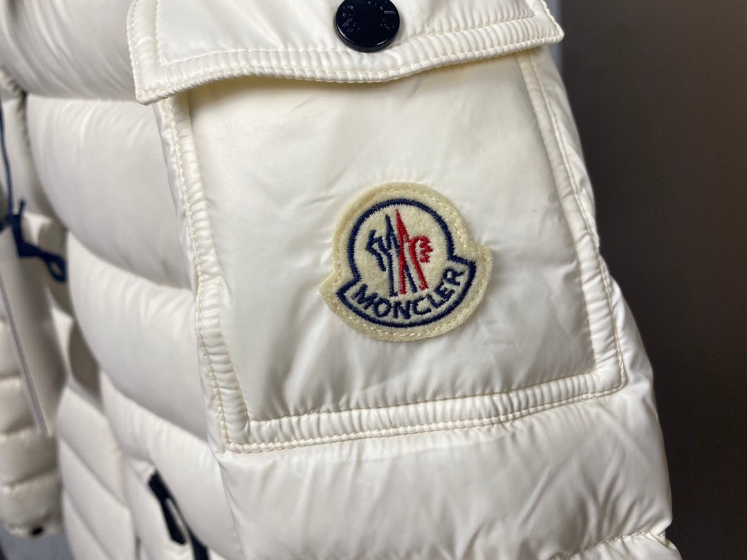 Moncler Sheen Jacquard Down Jacket W6013001 - Image 9